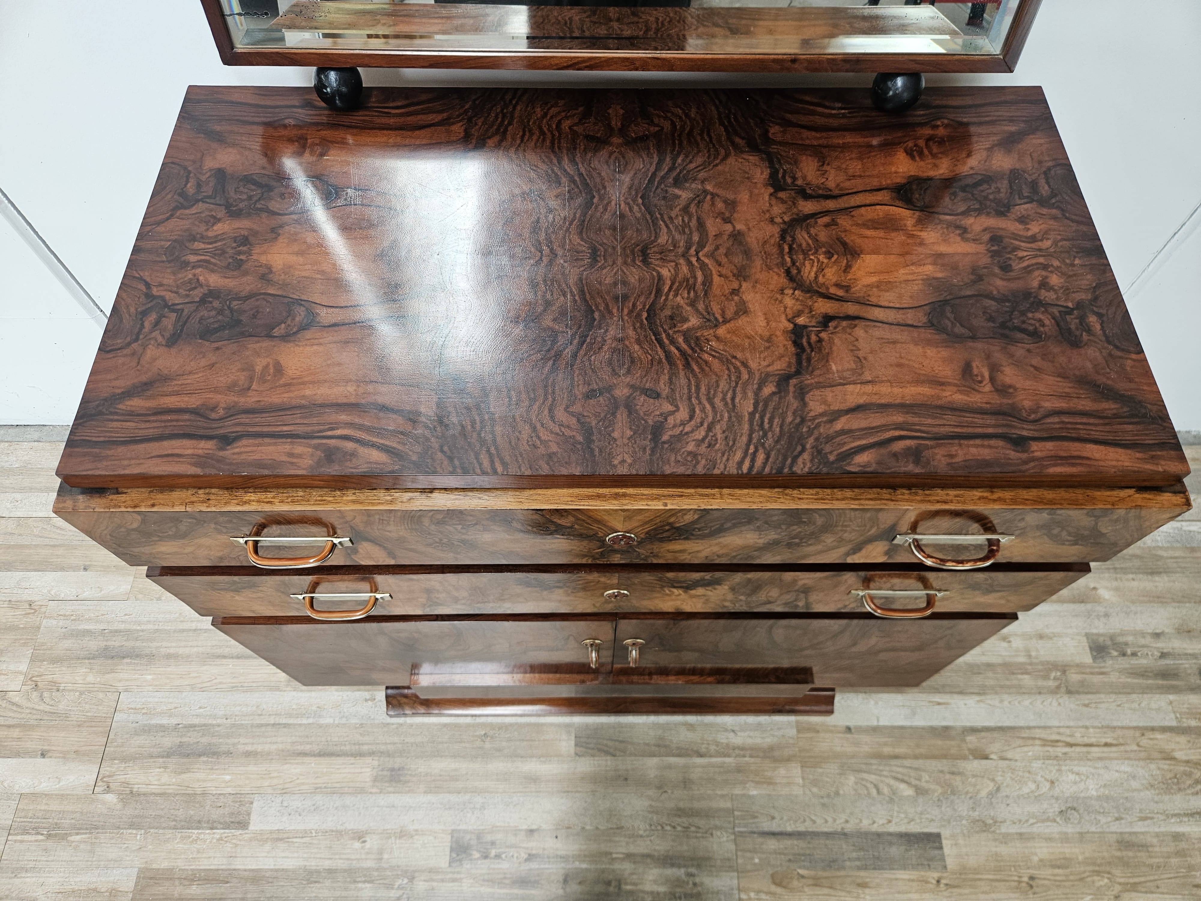 1940s Art Decò sideboard in walnut burl with mirror