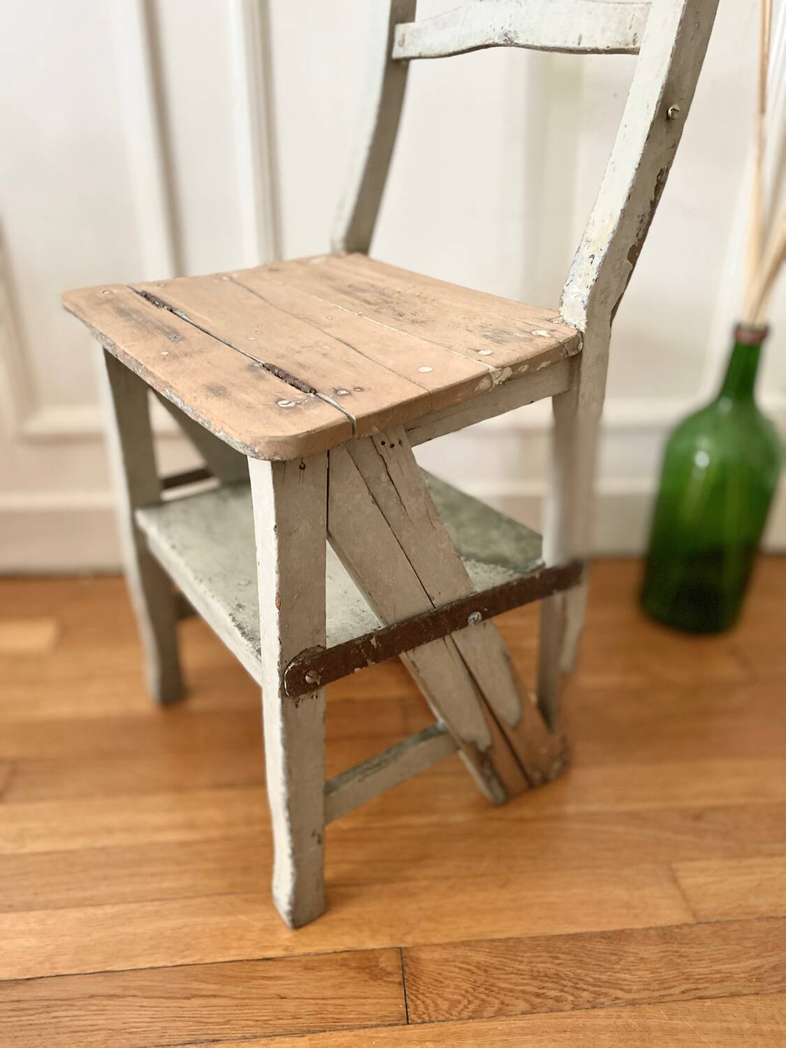 Transformable stepladder chair