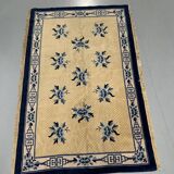 tapis chinois Pekin fleurs de lotus sur un fond jaune – très bon état (201 x 131 cm)
