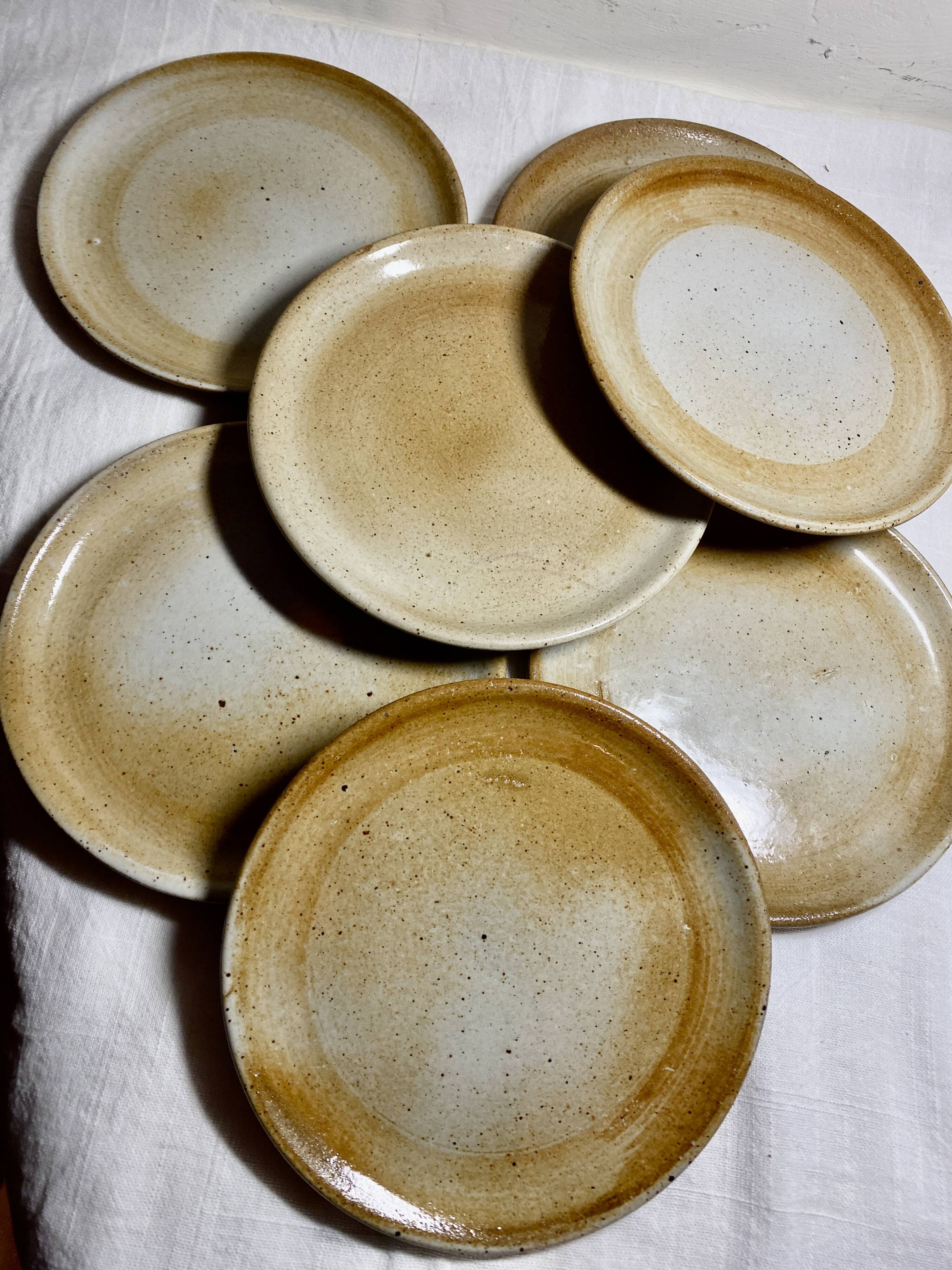 7 assiettes à dessert vintage en grès