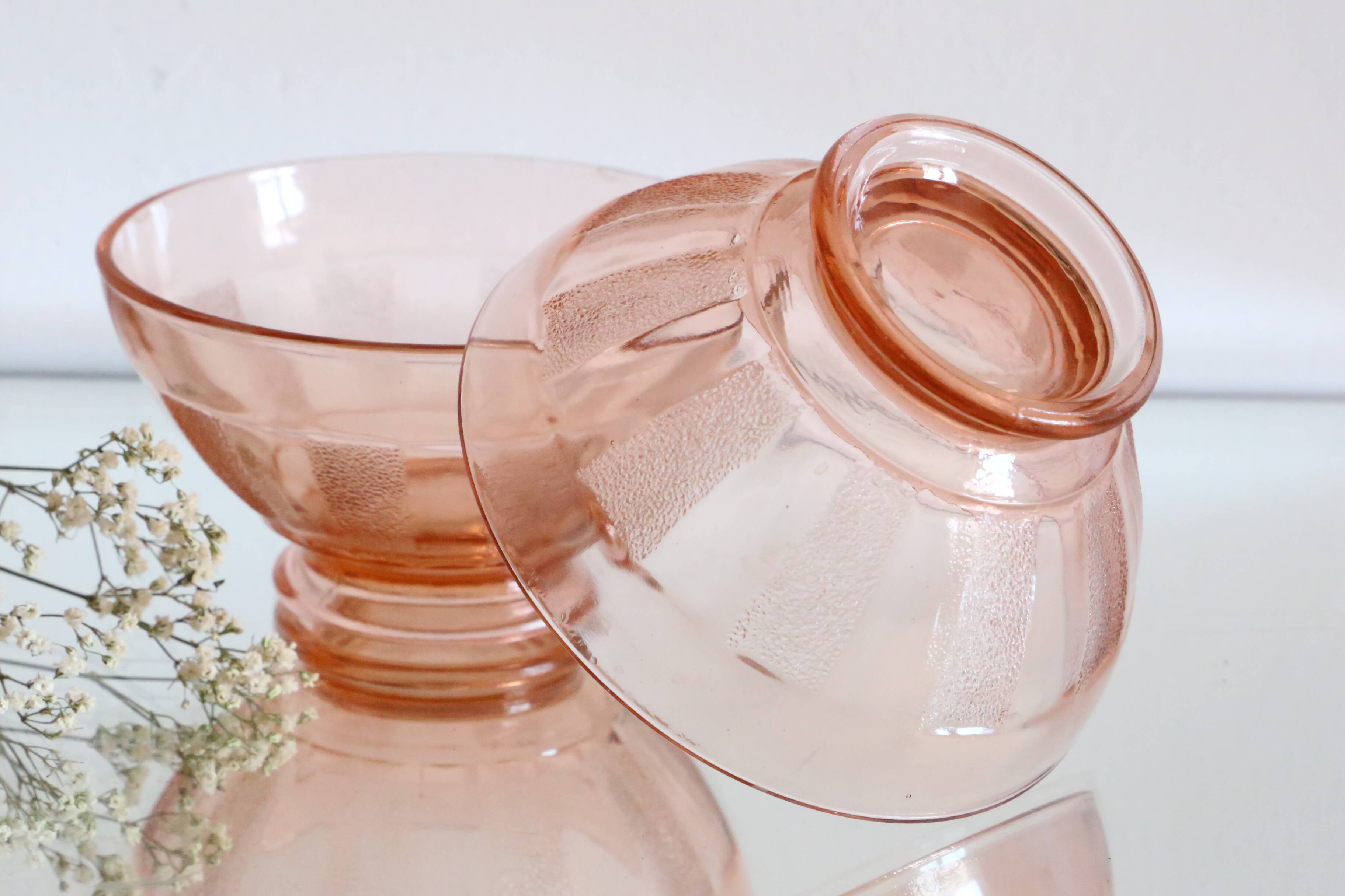 Paire de bols en verre rose