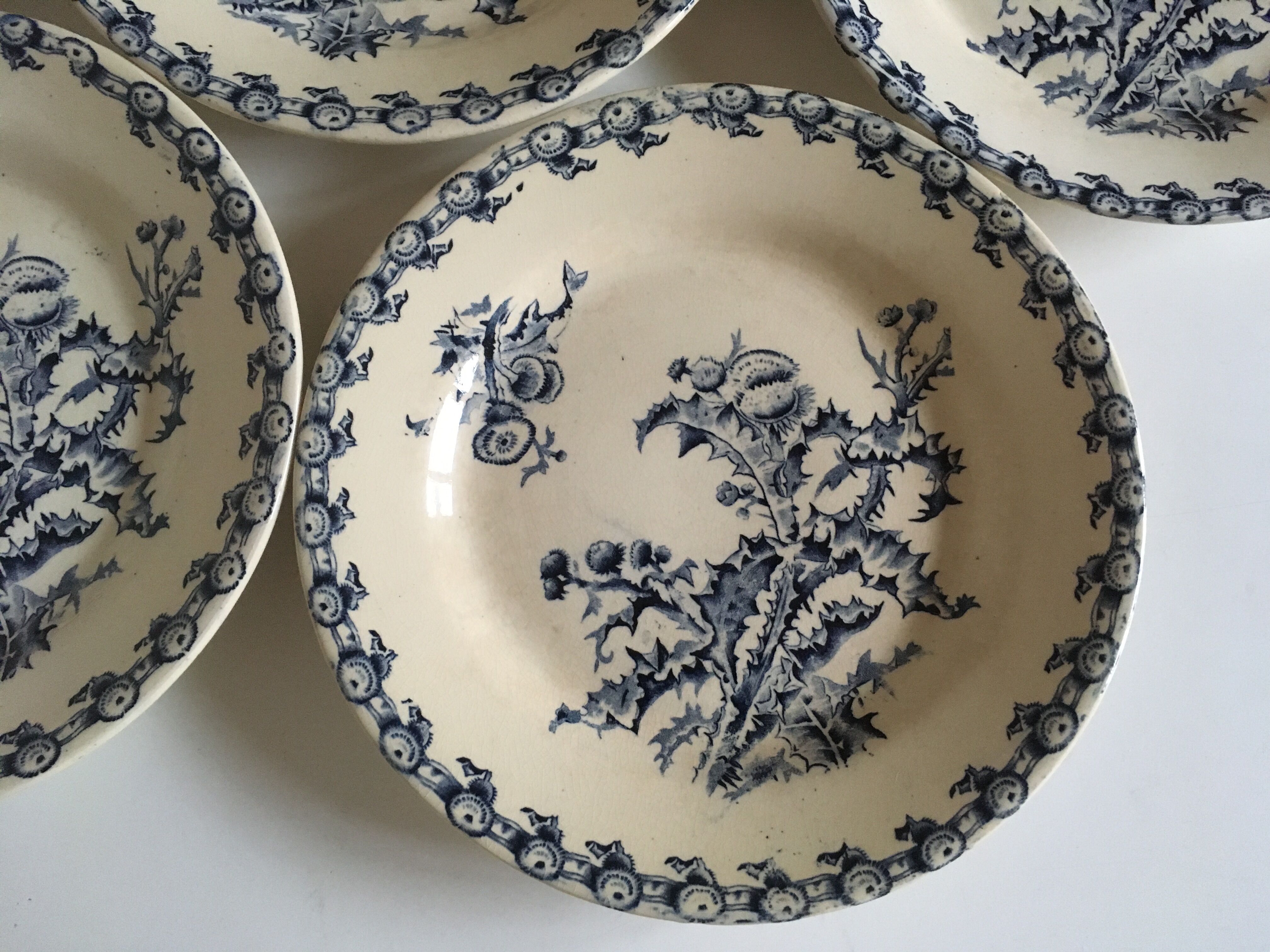 Plate faience of gien beginning 20th décor thistles