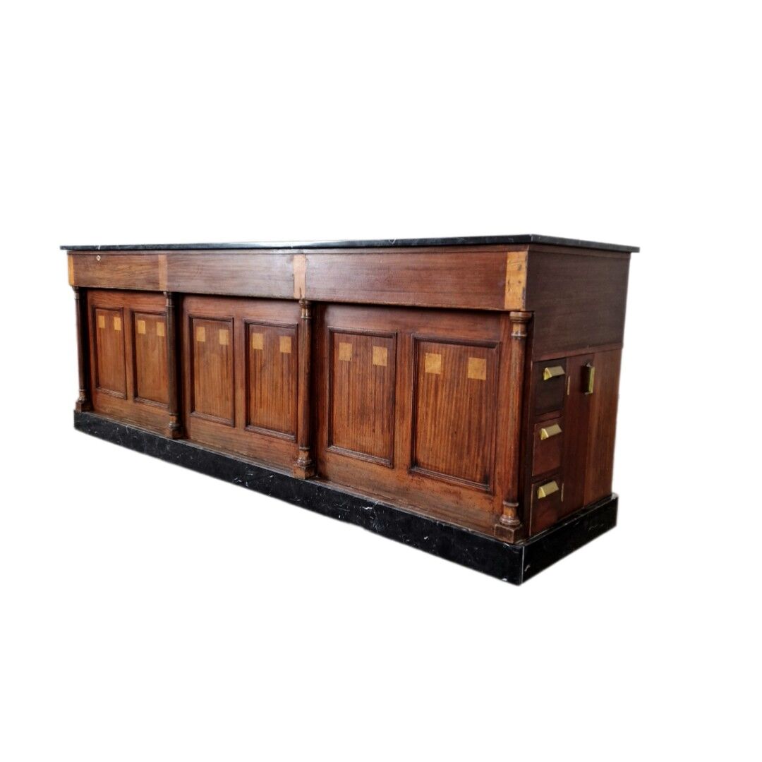 Grand comptoir de pharmacie Art Déco en acajou et marbre, 1909