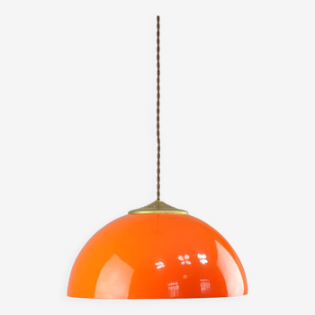 Suspension en plexiglas orange et laiton, Italie, 1960