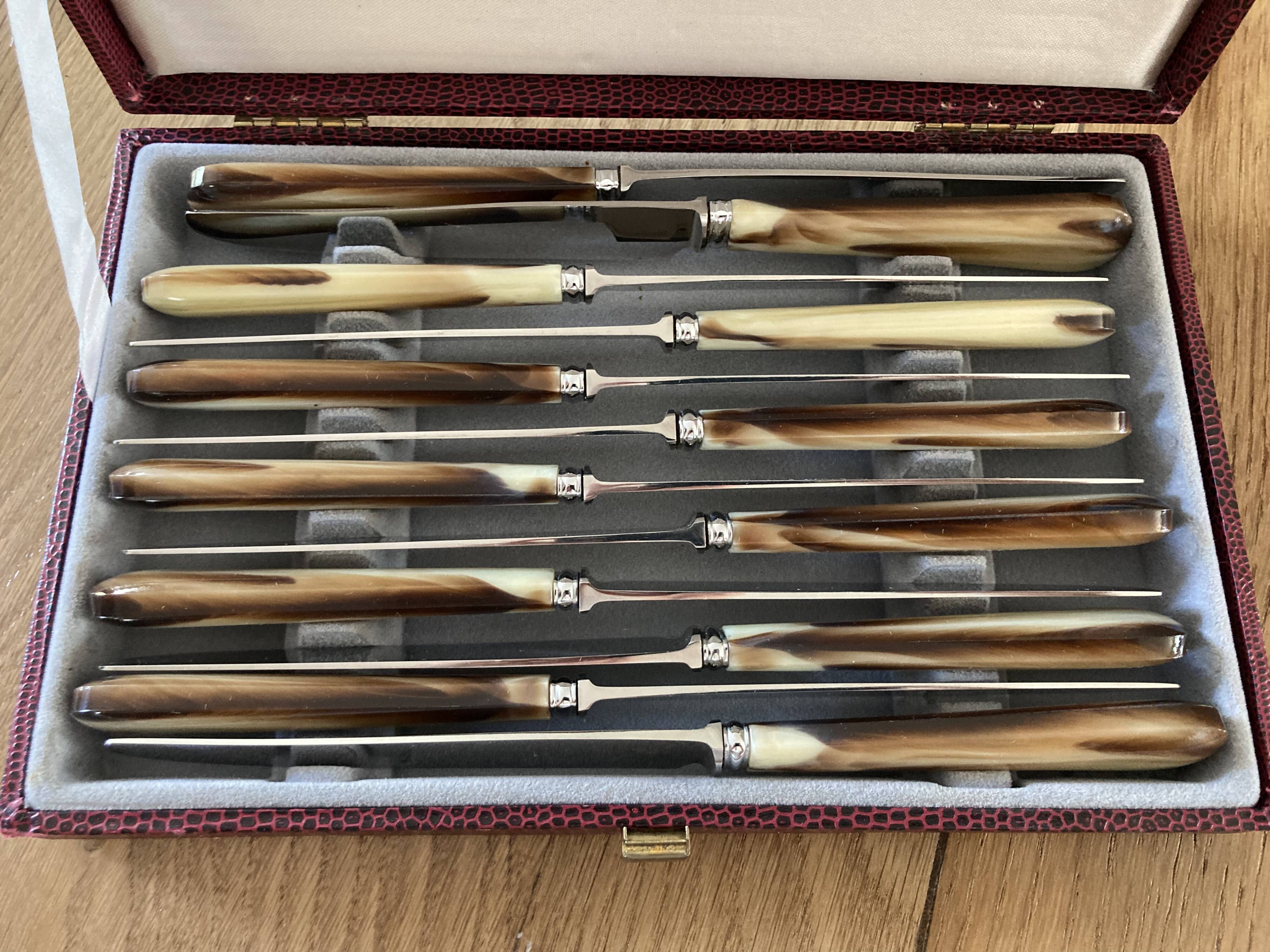 Case of 12 dessert knives