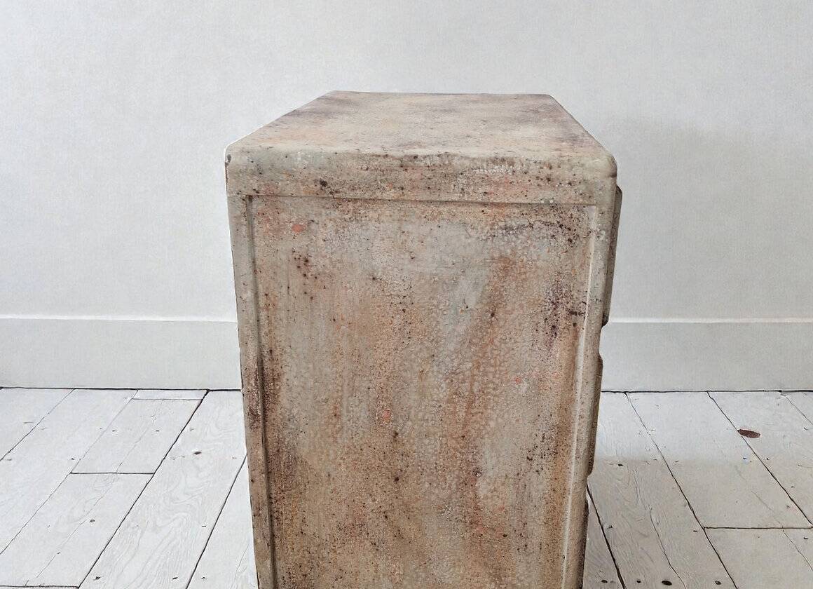 Small chest of drawers with pigments