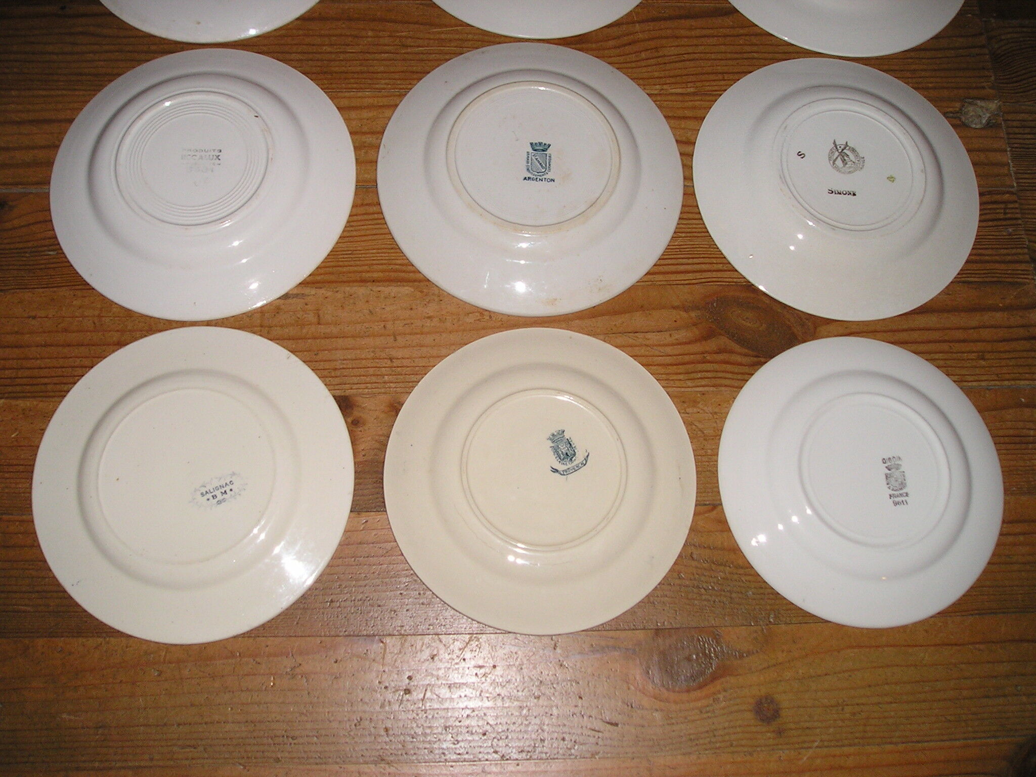 Set of 12 different flat plates