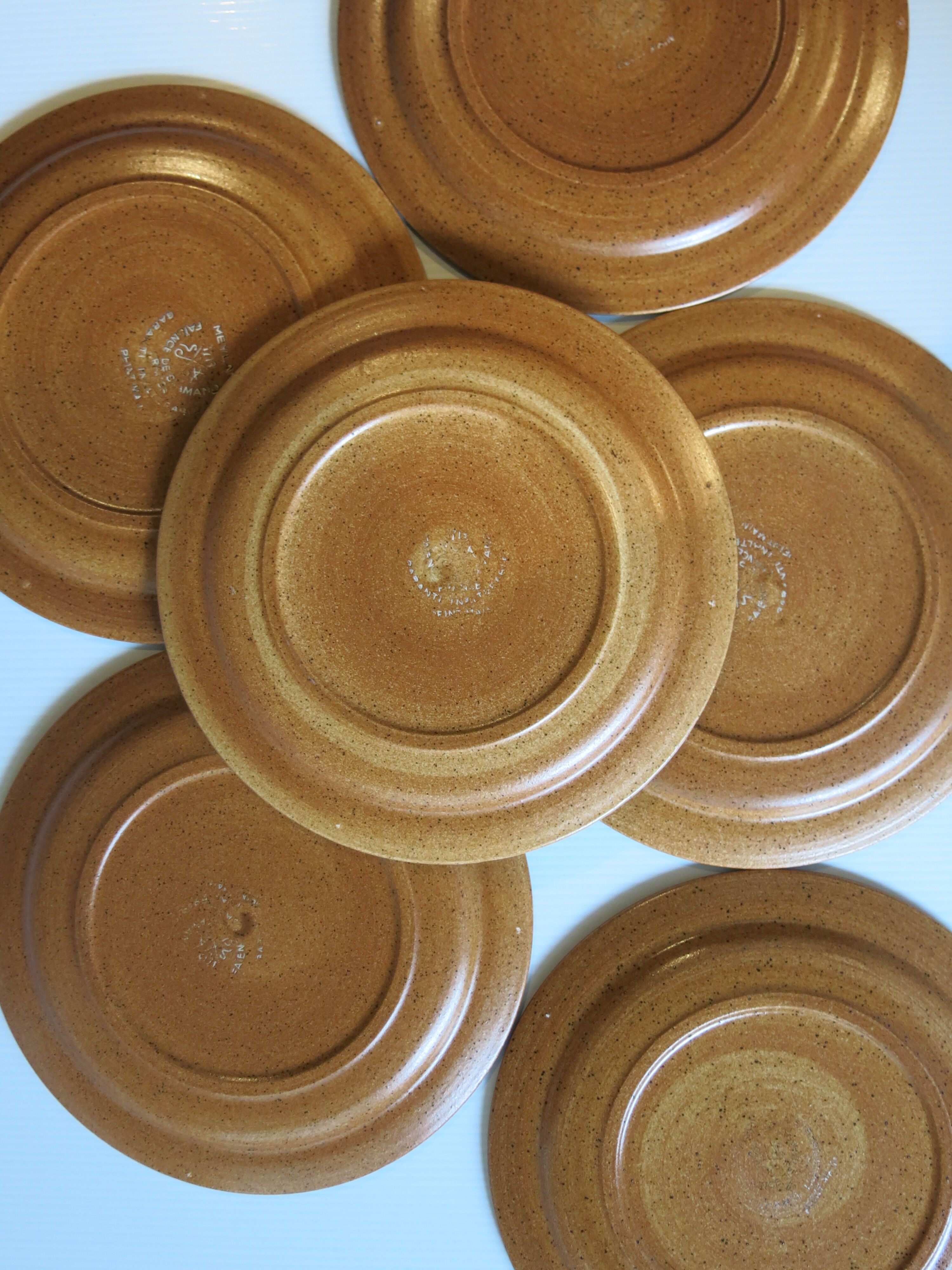 6 assiettes à dessert en grés marron de chez St Amand modèle "meylan"