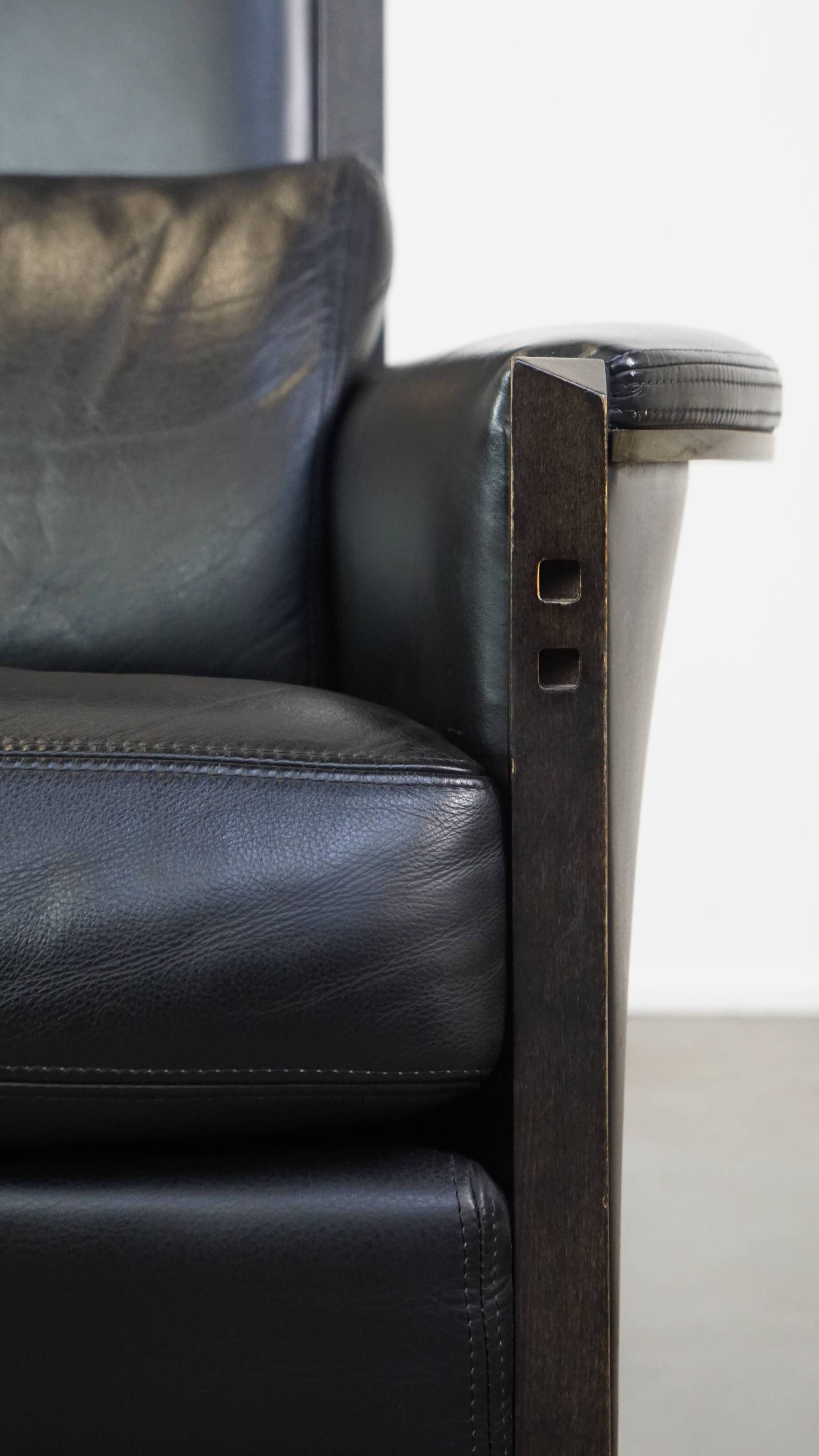 Fauteuil design en cuir noir de Giorgetti