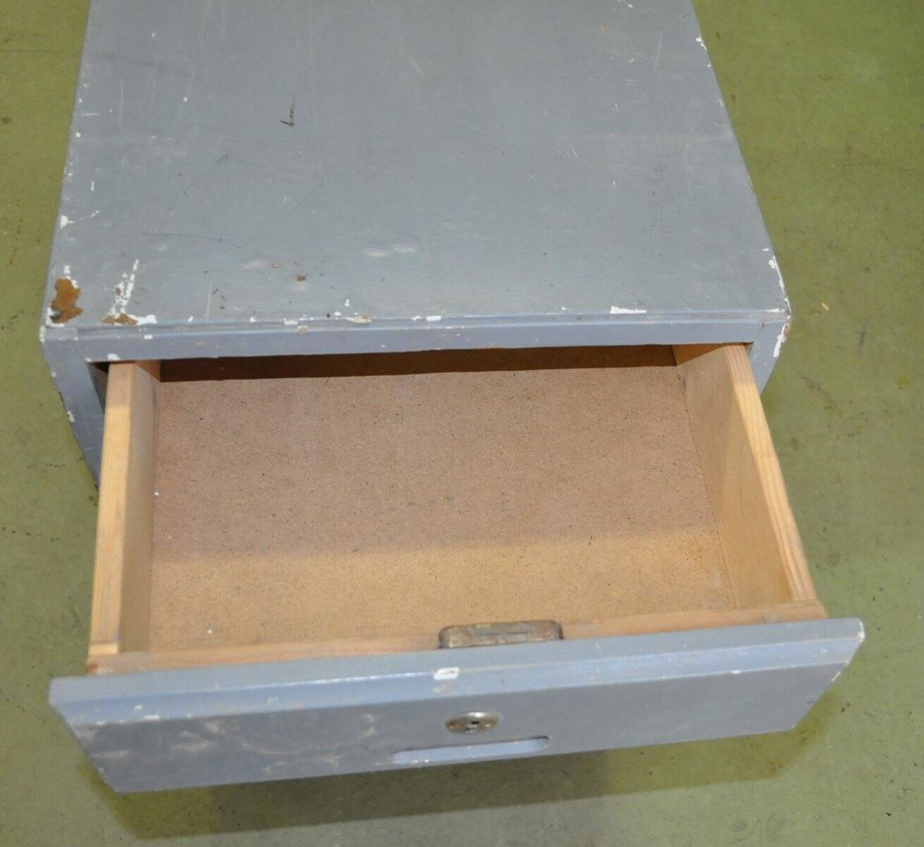 Commode vintage grise en pin peint, années 1950, style industriel, 4 tiroirs
