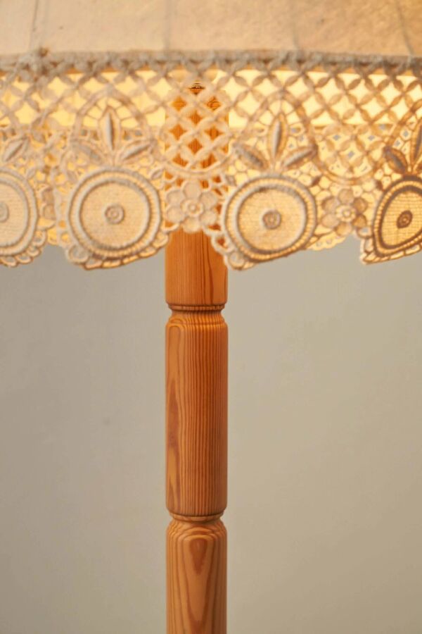 Lampadaire en bois et textile de Suède