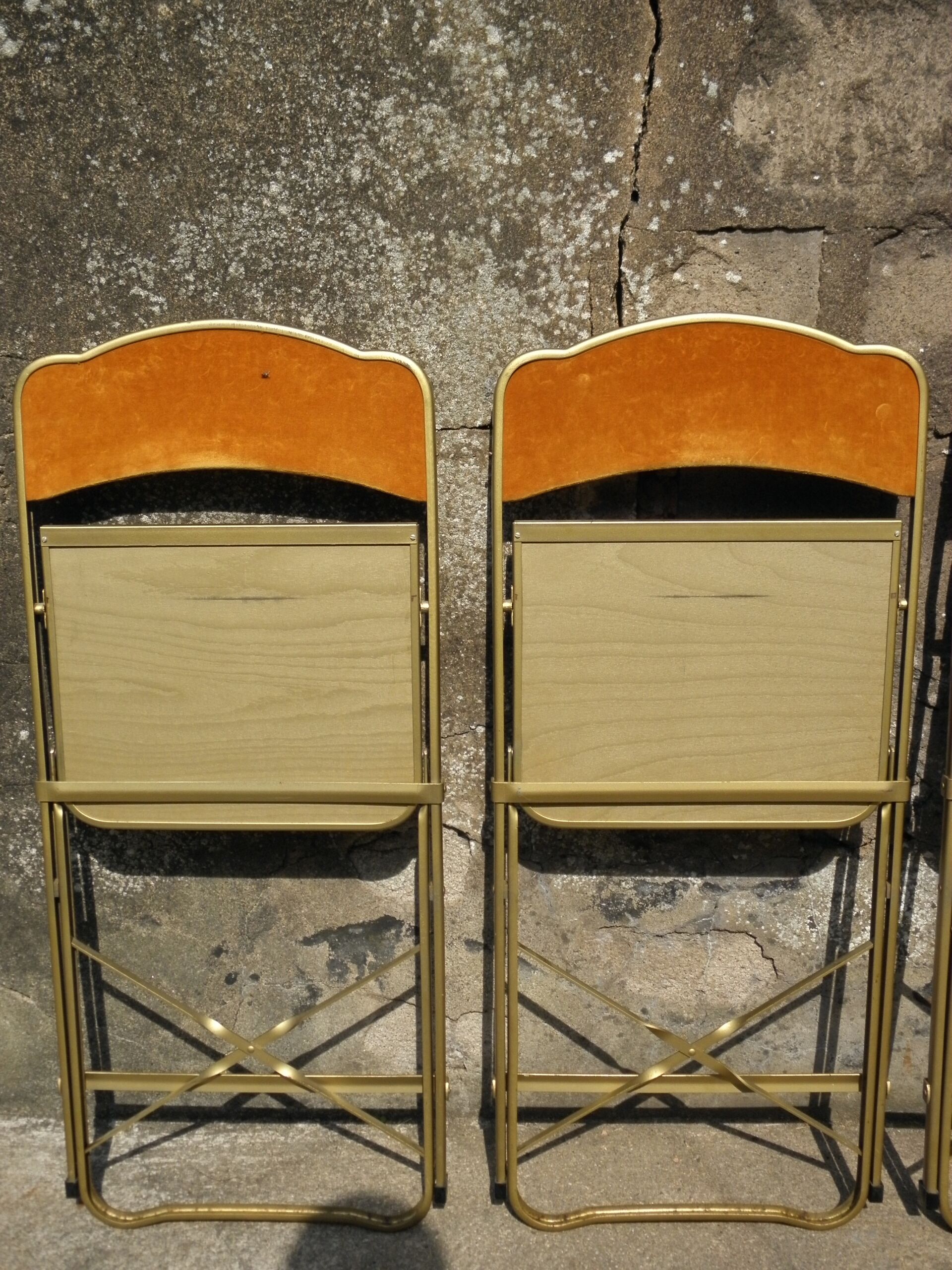 Lot de 6 chaises pliantes en velours et métal doré