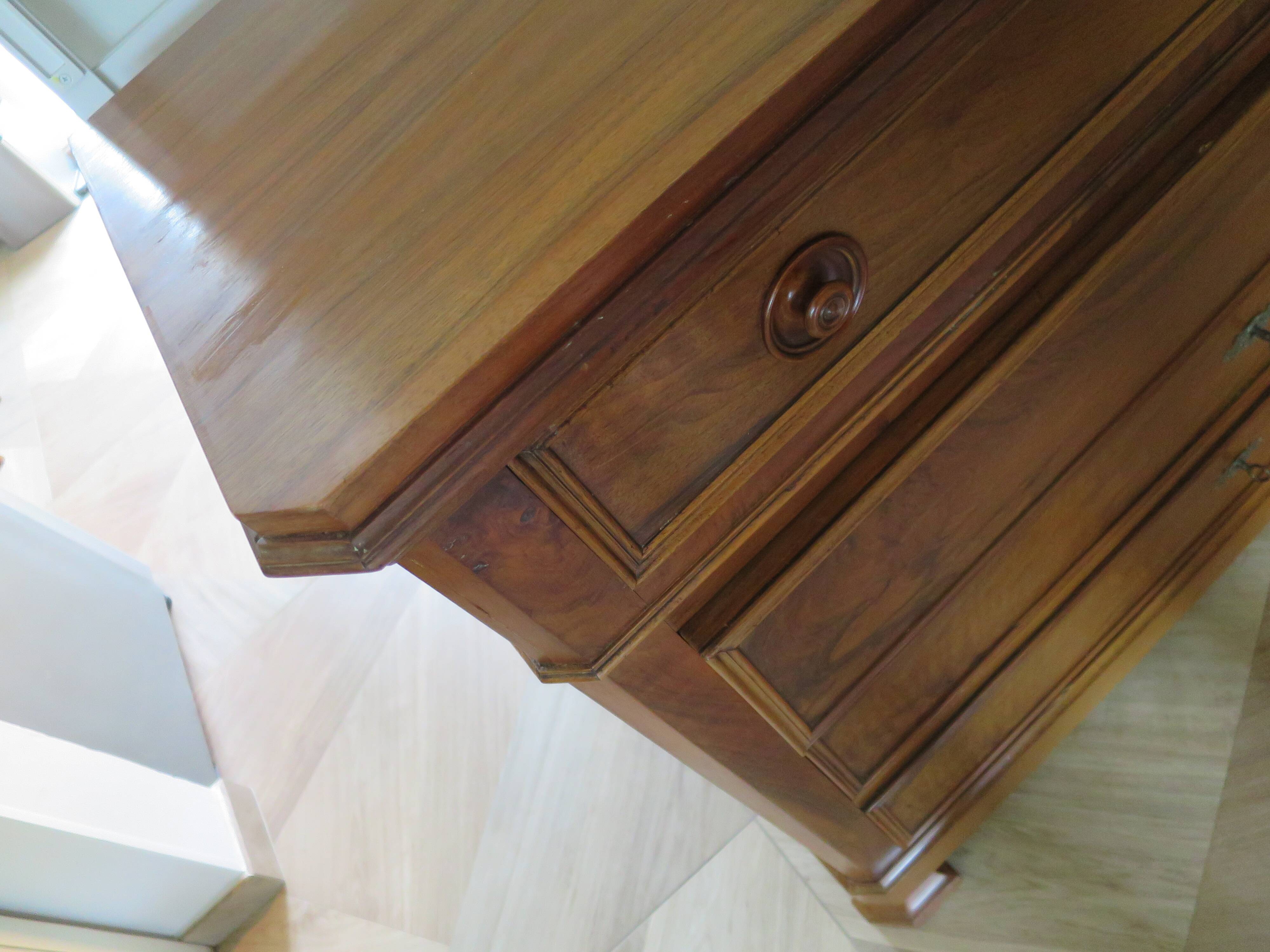 Rare - Pretty old chest of drawers with 4 drawers and 3 locks - In walnut - 1930