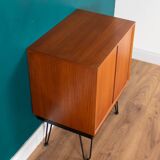 Armoire à disques rétro en teck des années 1960 sur pieds en épingle à cheveux