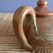 Teapot in sandis