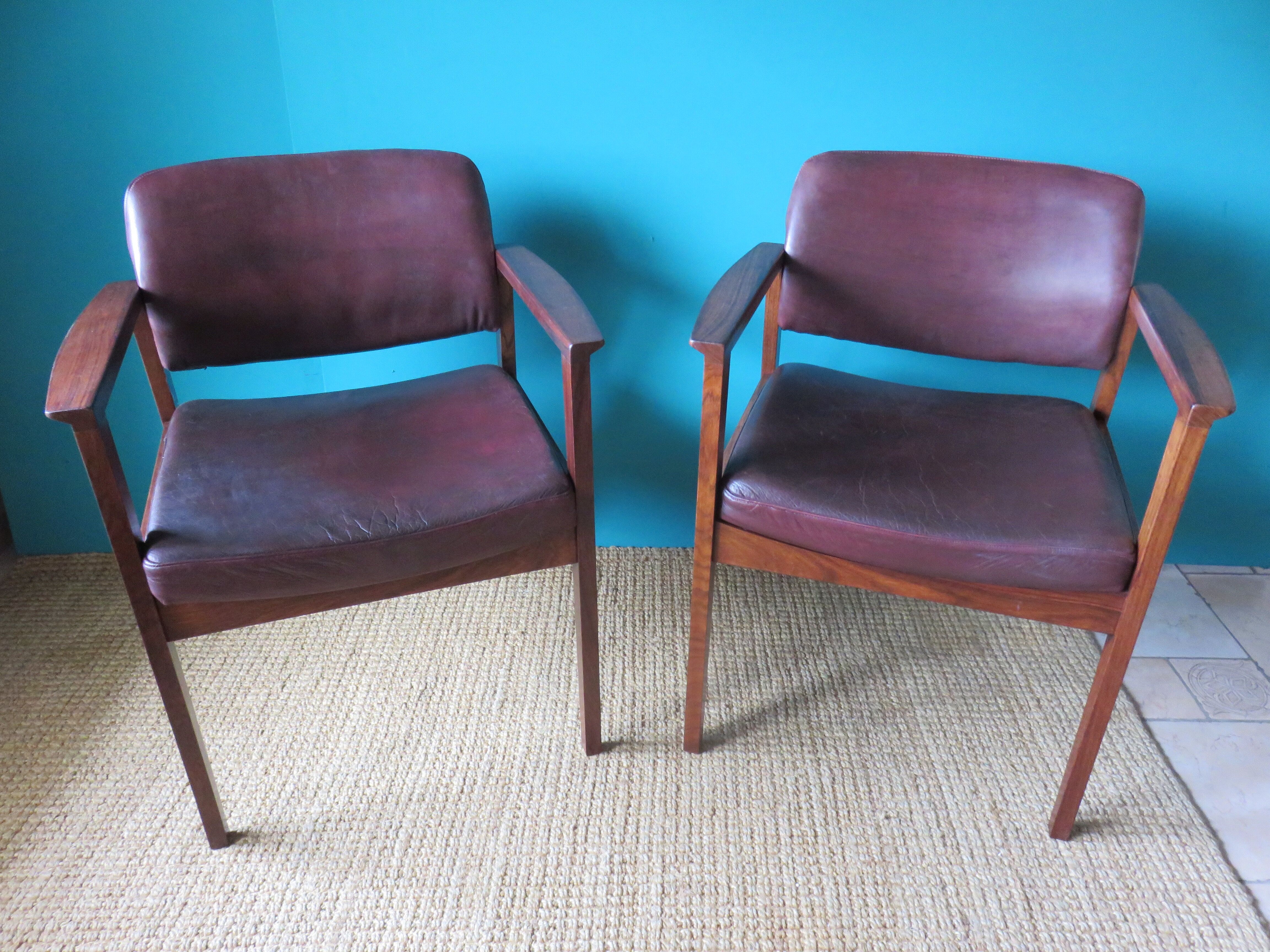 Pair of armchairs in Rio rosewood and plum leather, Denmark 1960