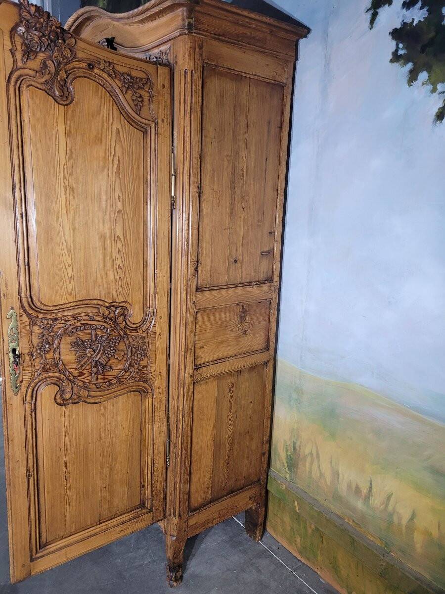 Armoire de montagne en sapin