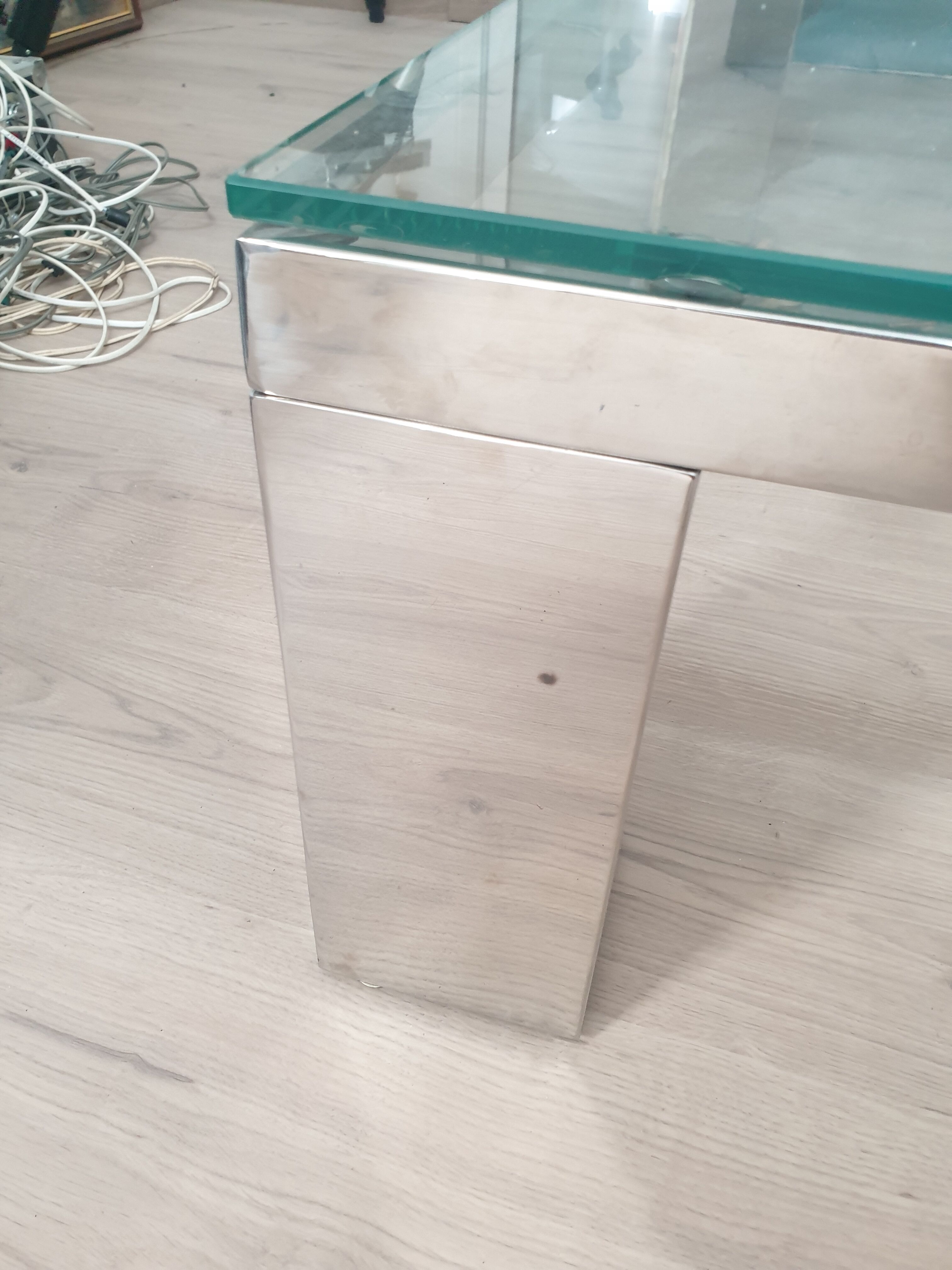 Coffee table in tempered glass