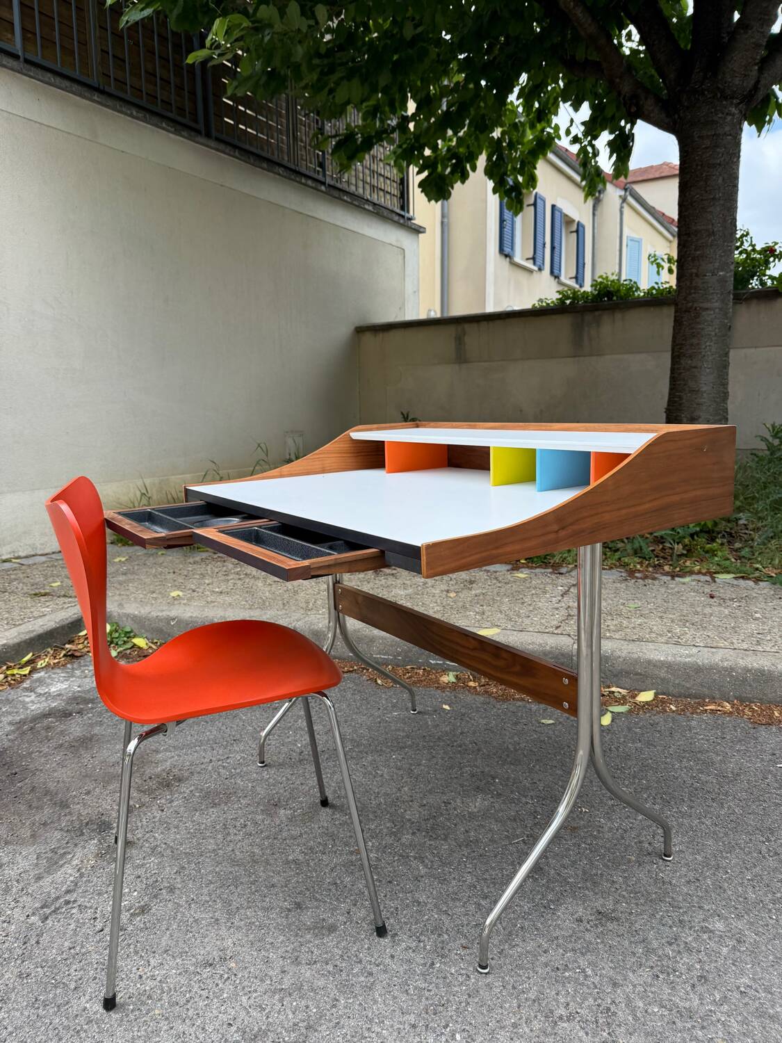 Vitra desk - Home desk - swag leg desk - George Nelson