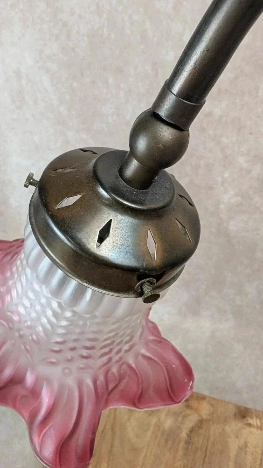 Vintage lamp with retro charm – frosted pink glass tulip