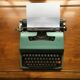 Machine à écrire Olivetti Lettera 32 années 60