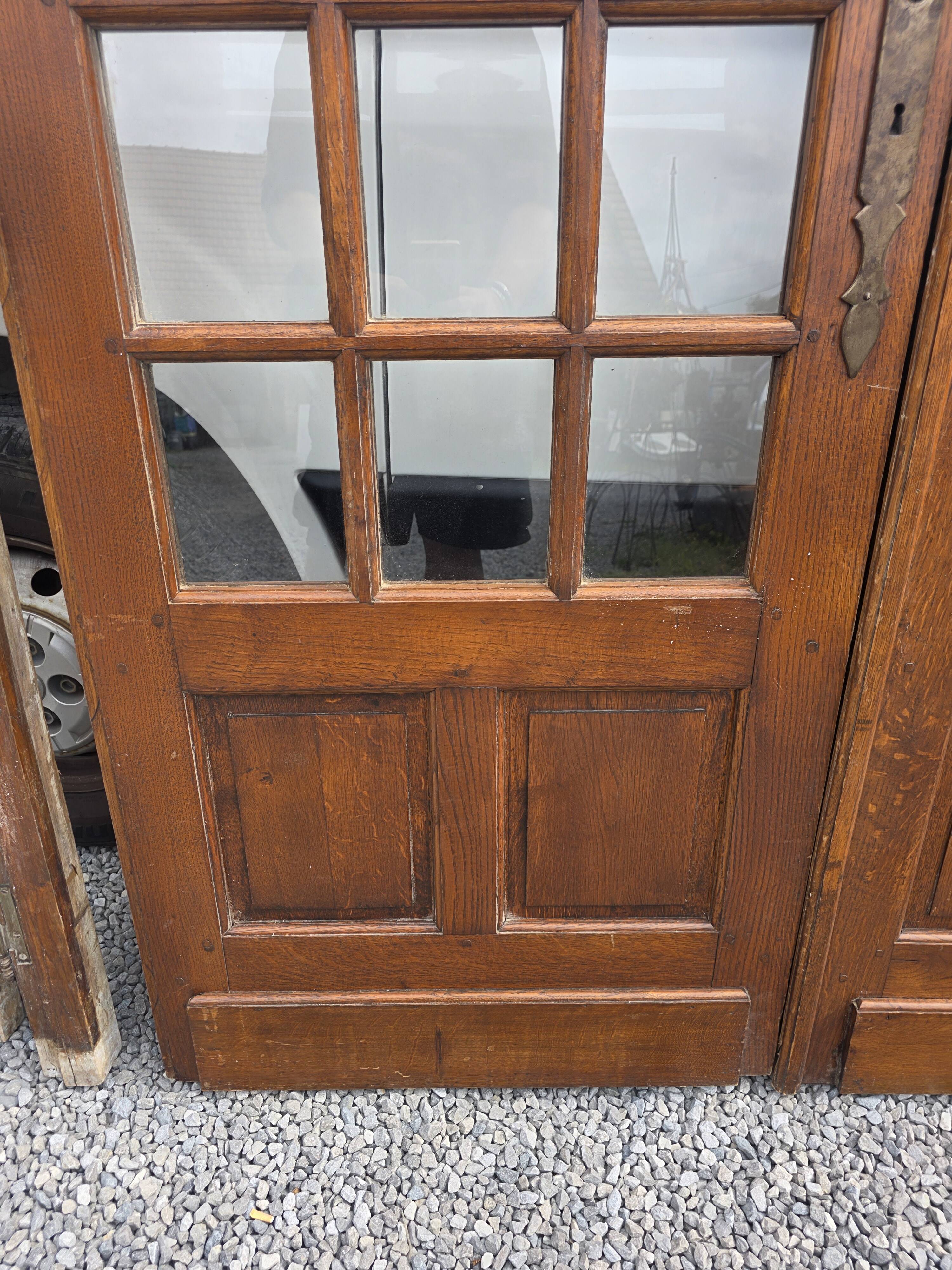 Paire de portes de séparation en chêne petits carreaux XXe