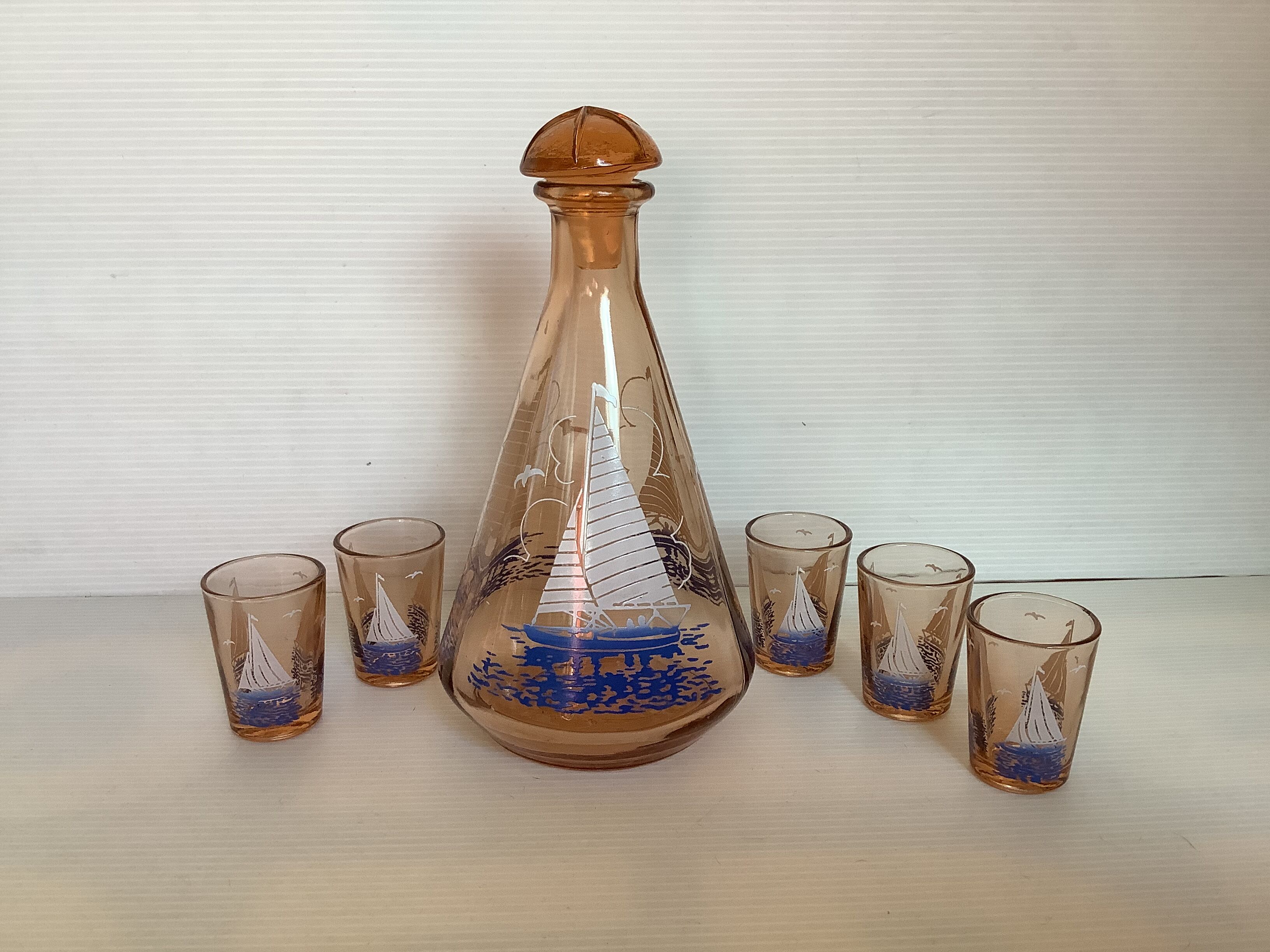 Old sailing decanter and 5 small matching liquor glasses