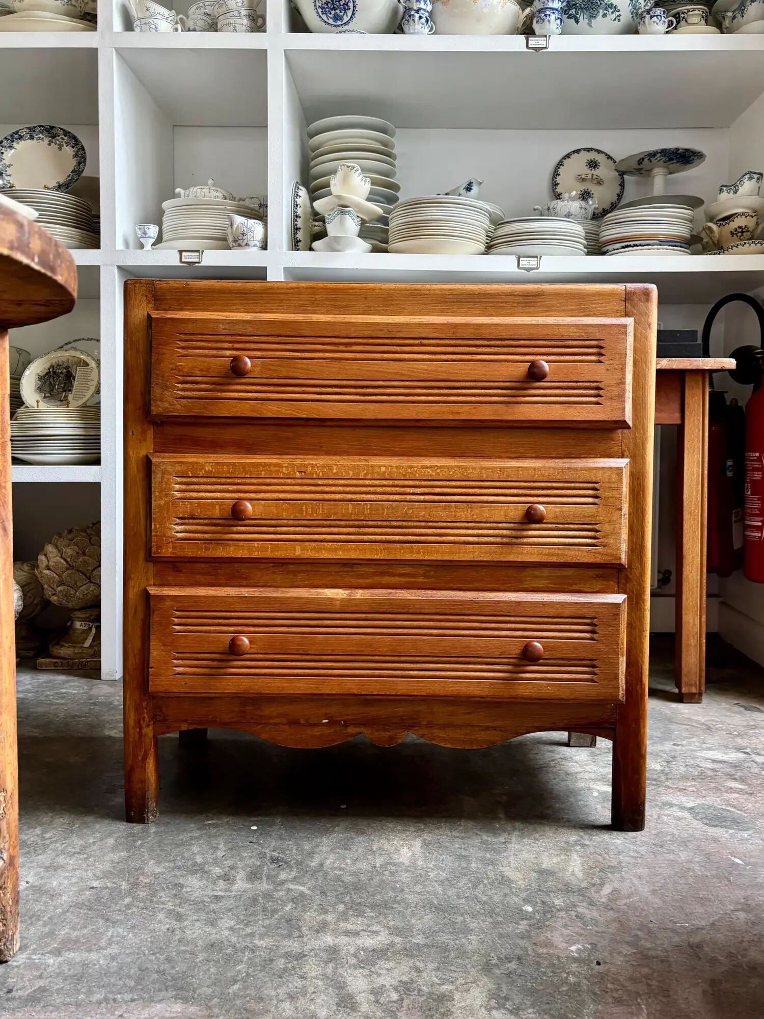 Dark wood 3-drawer chest of drawers