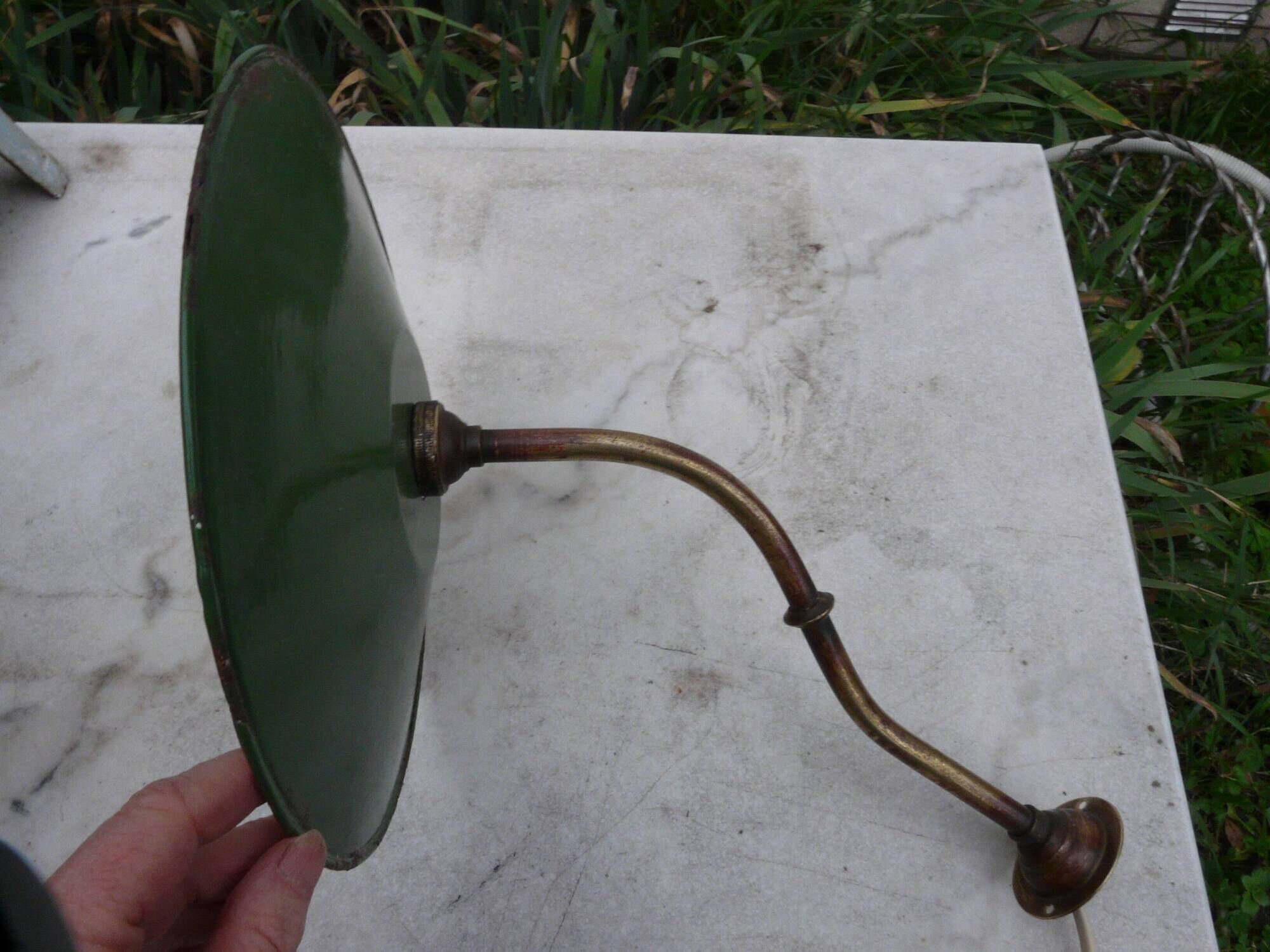 Industrial wall lamp in enameled sheet metal, brass swan neck
