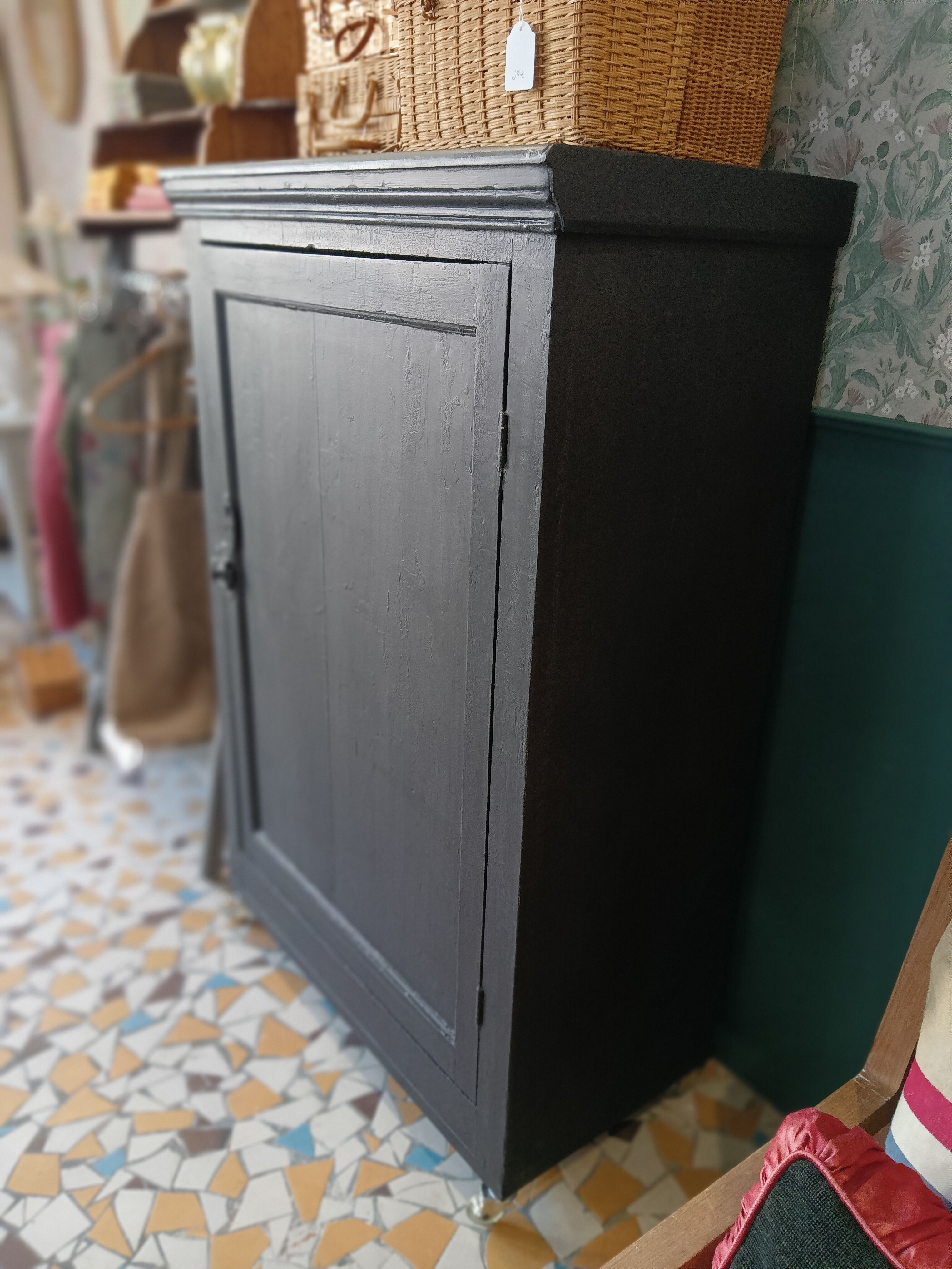 Parisian wardrobe revisited in black