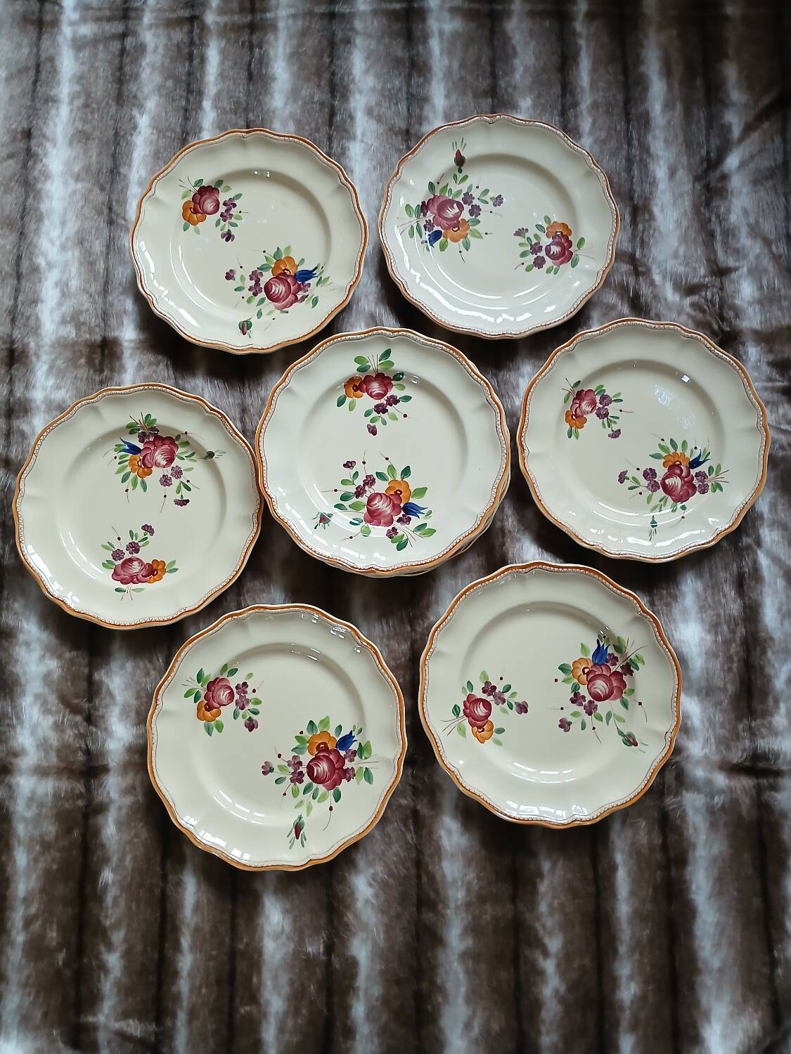 10 vintage Longchamp dinner plates
