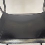Chaise vintage en cuir et acier noir des années 1970