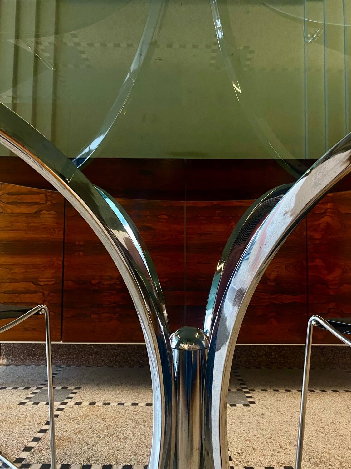 Italian round table in smoked glass 1970 Giotto Stoppino style