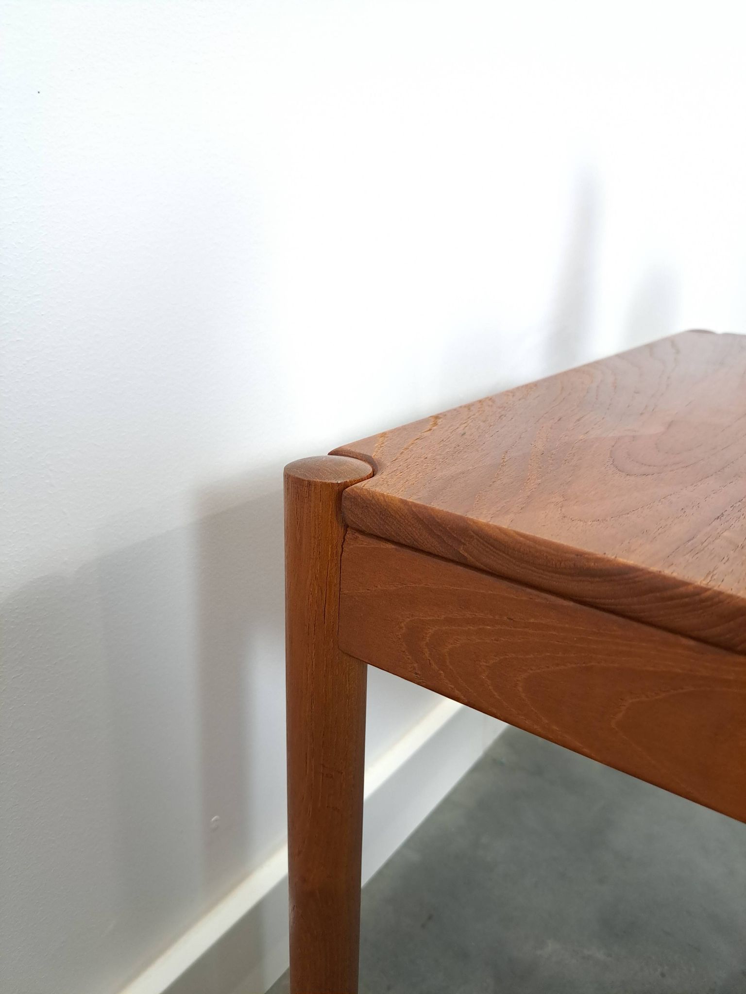 Vierkante Deense teak salontafel Magnus Olesen met ronde poten, nr.2