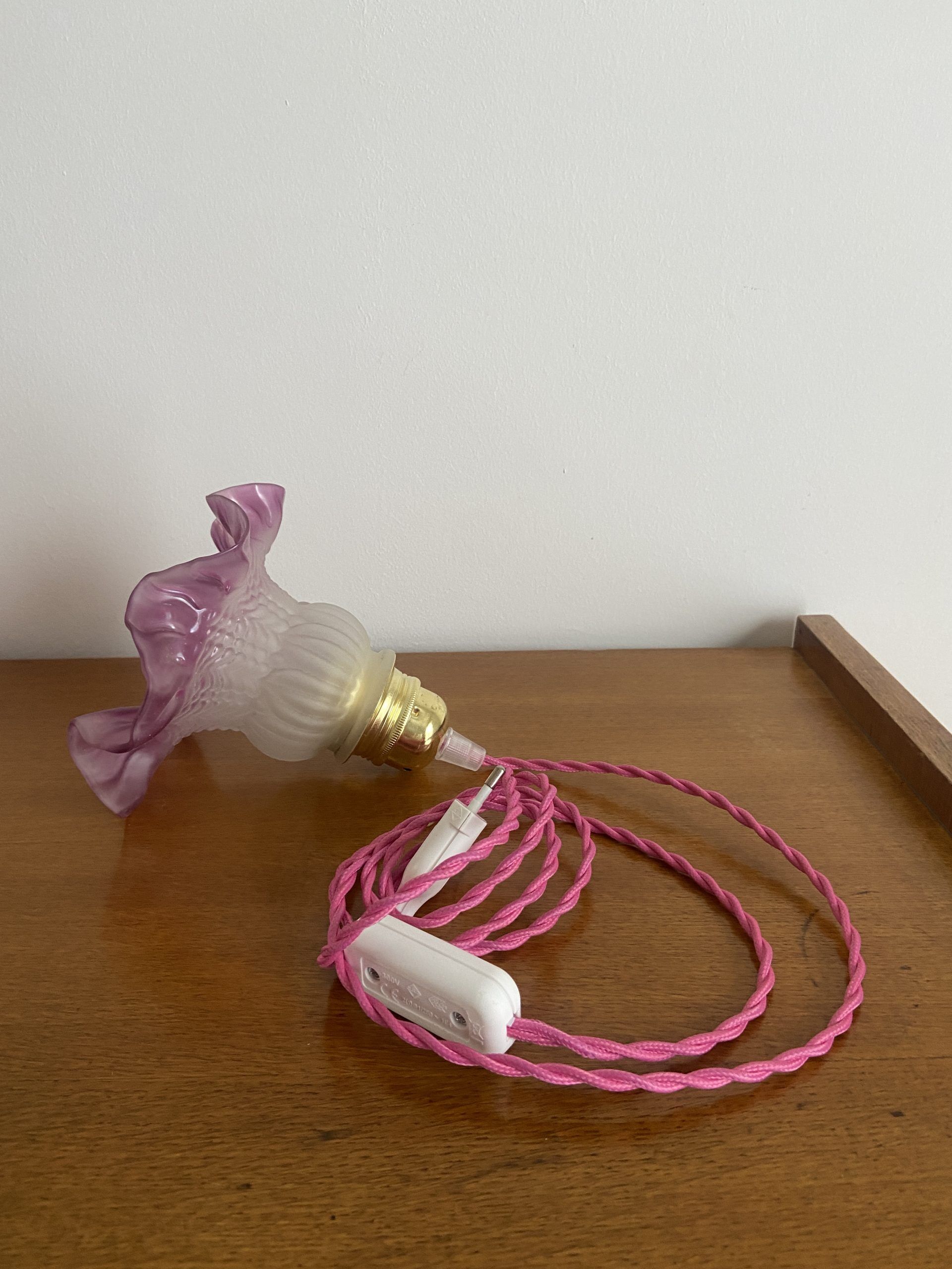 Purple tulip walking lamp in polished glass and twisted wire pink fushia