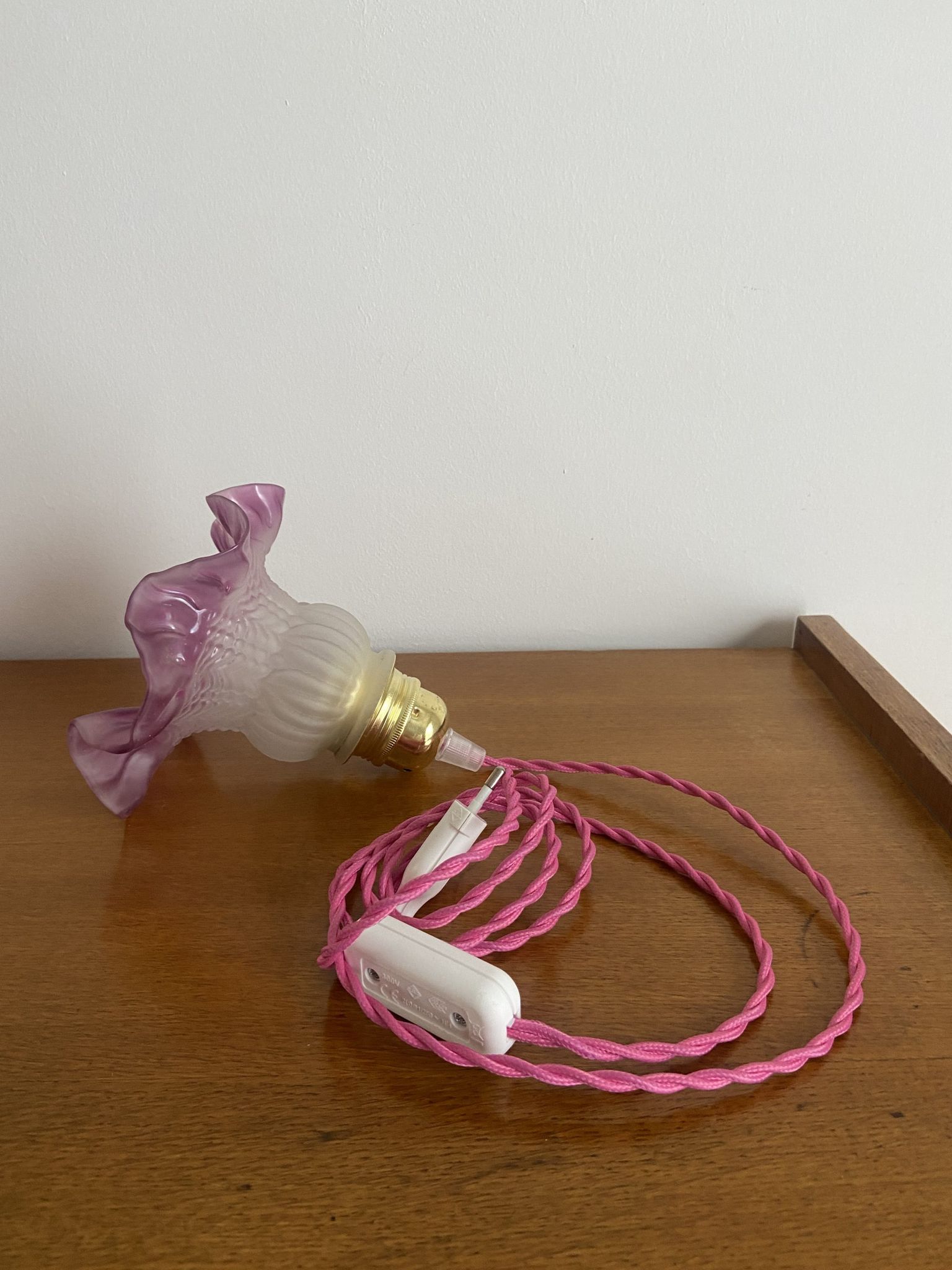 Purple tulip walking lamp in polished glass and twisted wire pink fushia
