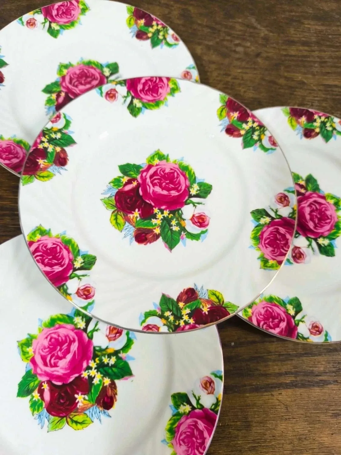 Set of 4 vintage-style pink floral plates (V2)