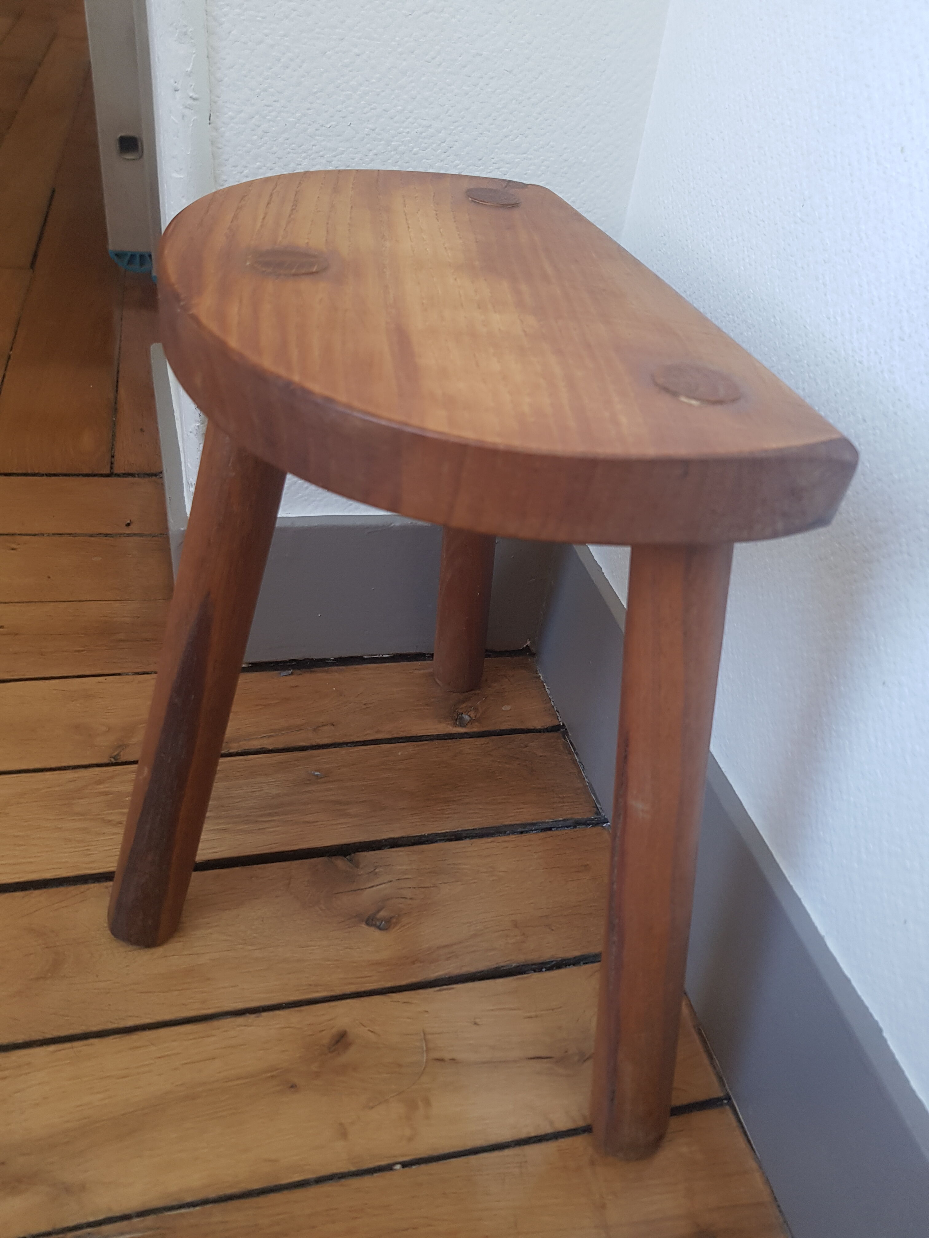 Tripod tabouret