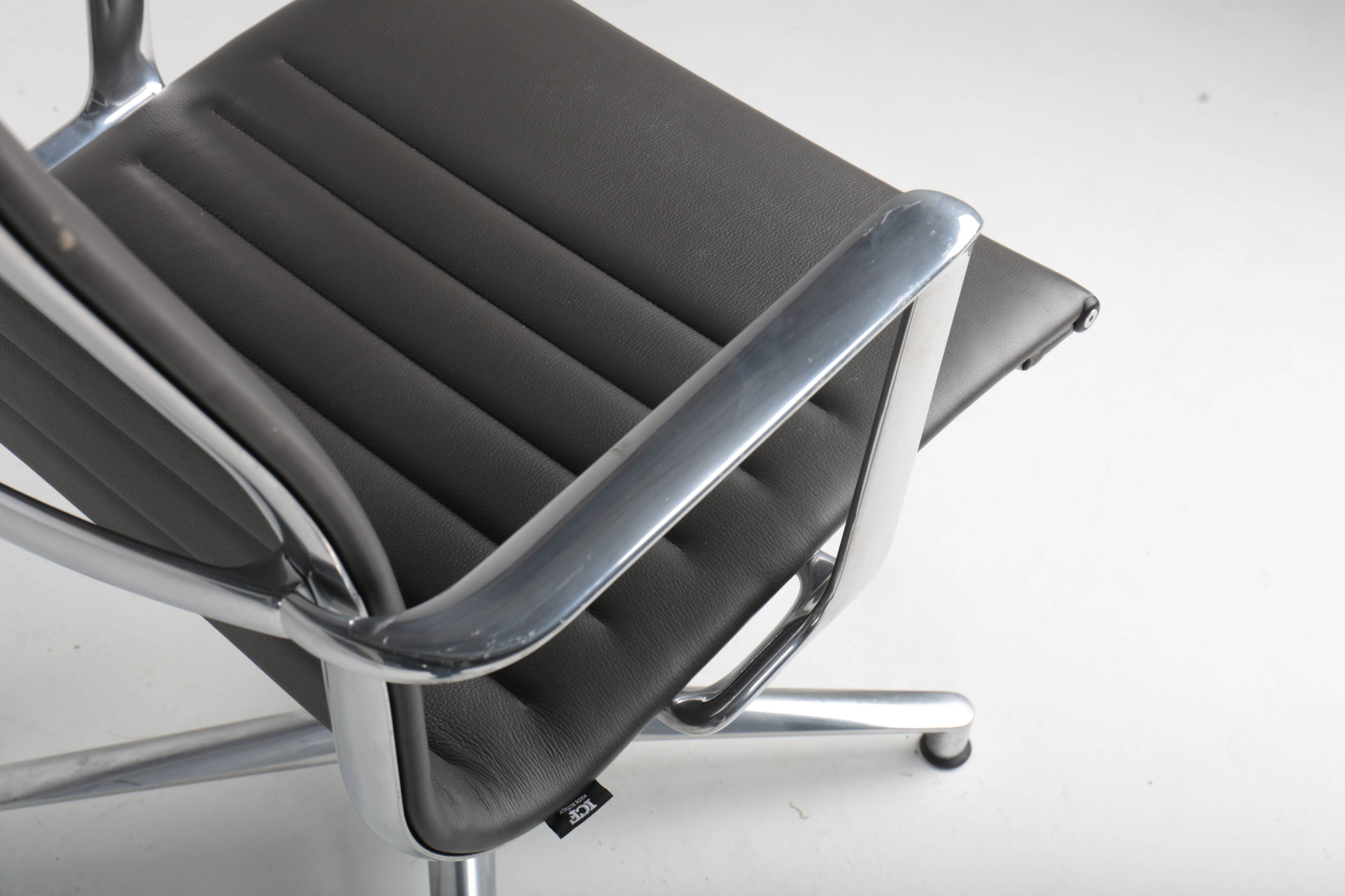 Paire de fauteuils de bureau ICF Una Chair Management
