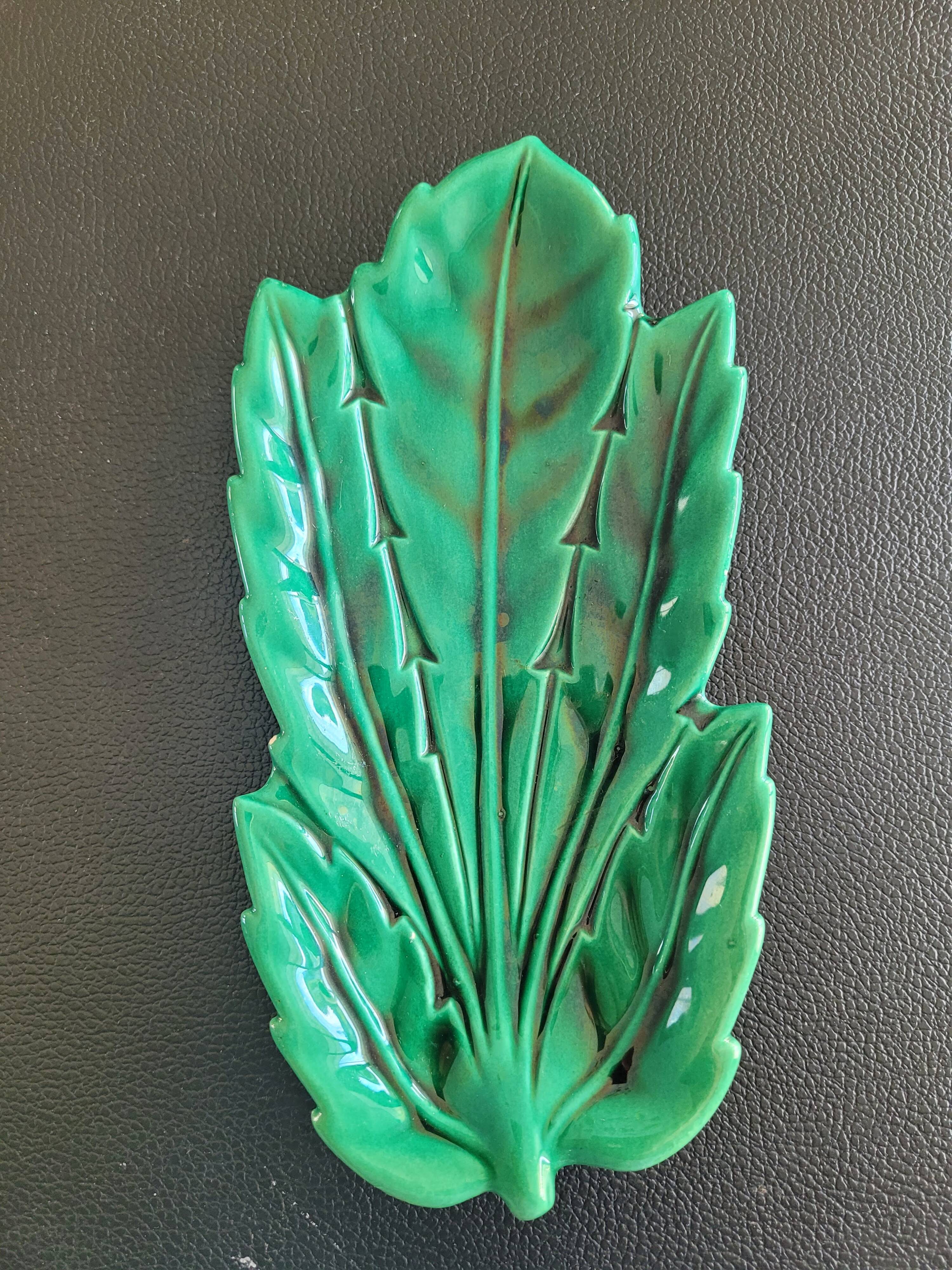 Green porcelain dandelion leaf bowl