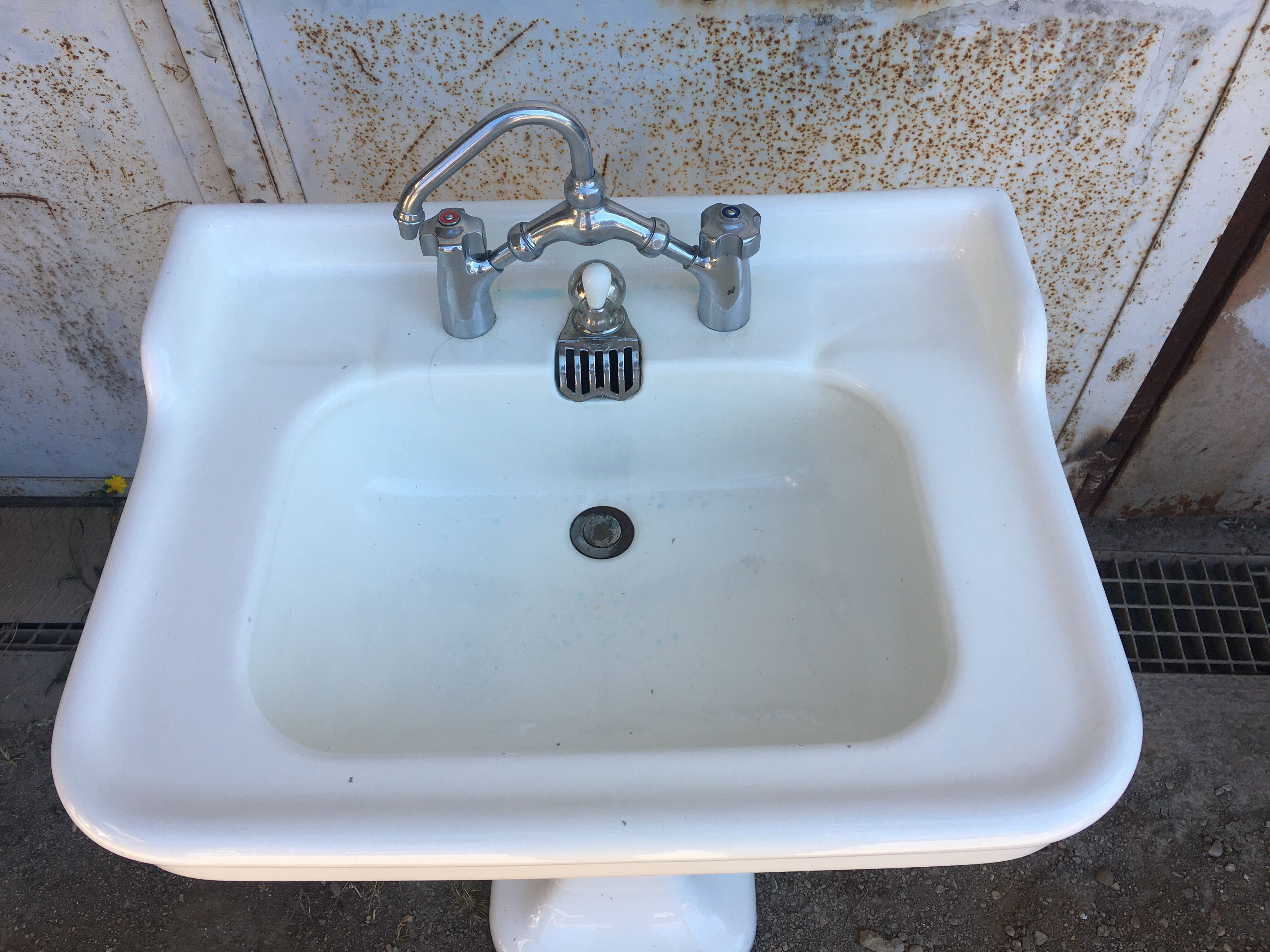 Old column sink