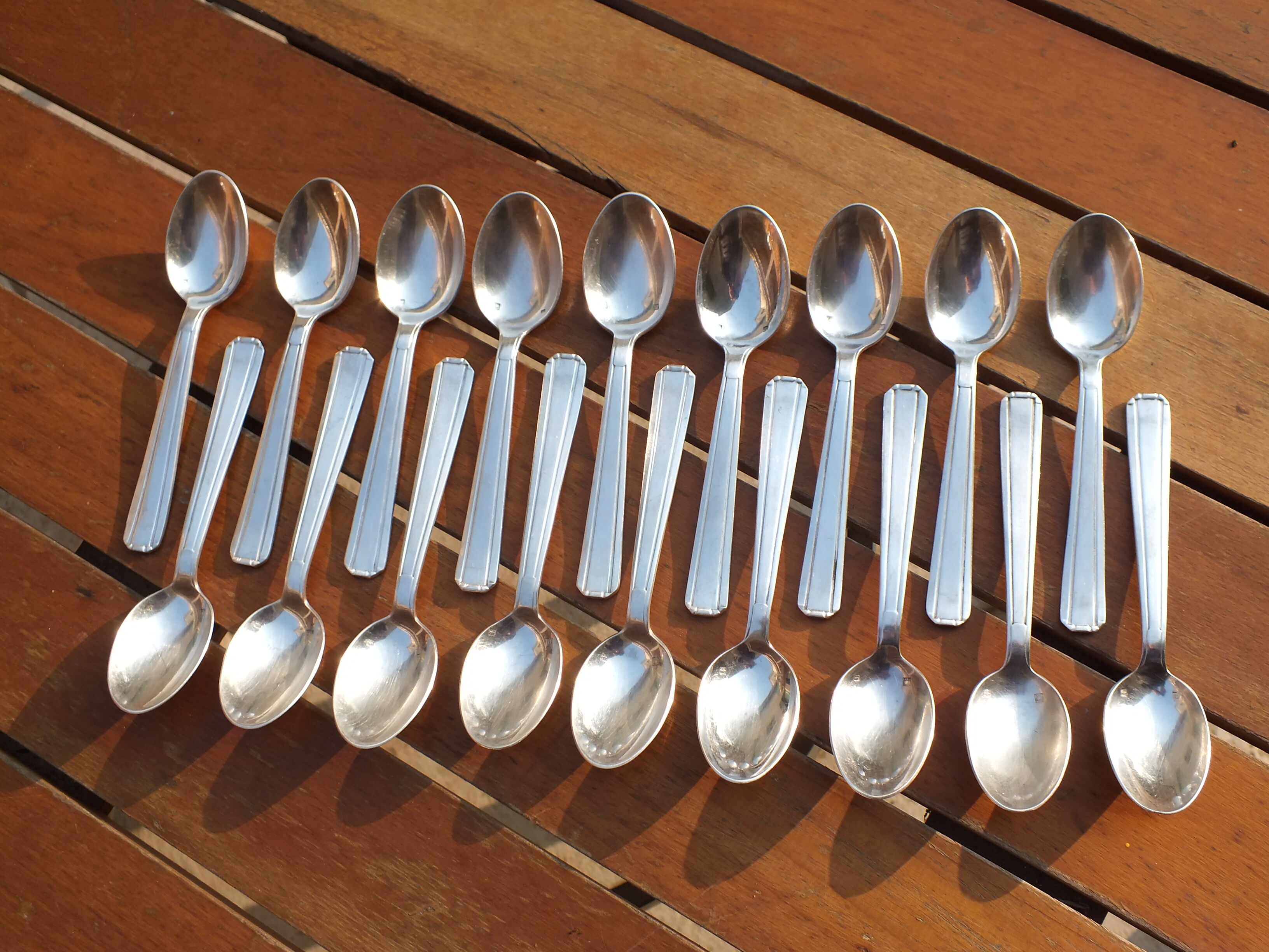 18 petites cuillères Art déco A La Tour d'Argent - en métal argenté Dixi