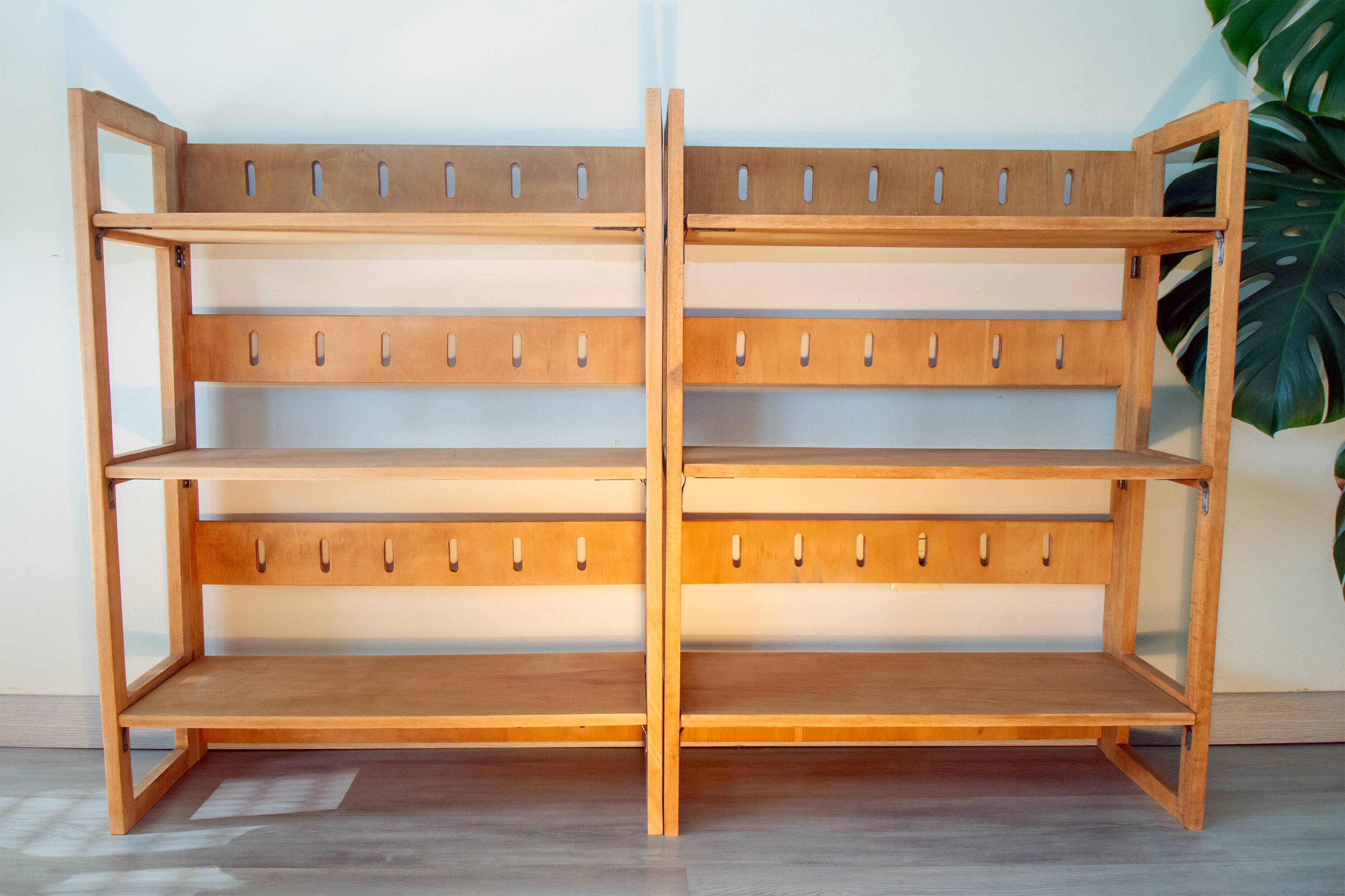 Double folding bookseller shelves from the 1960s.