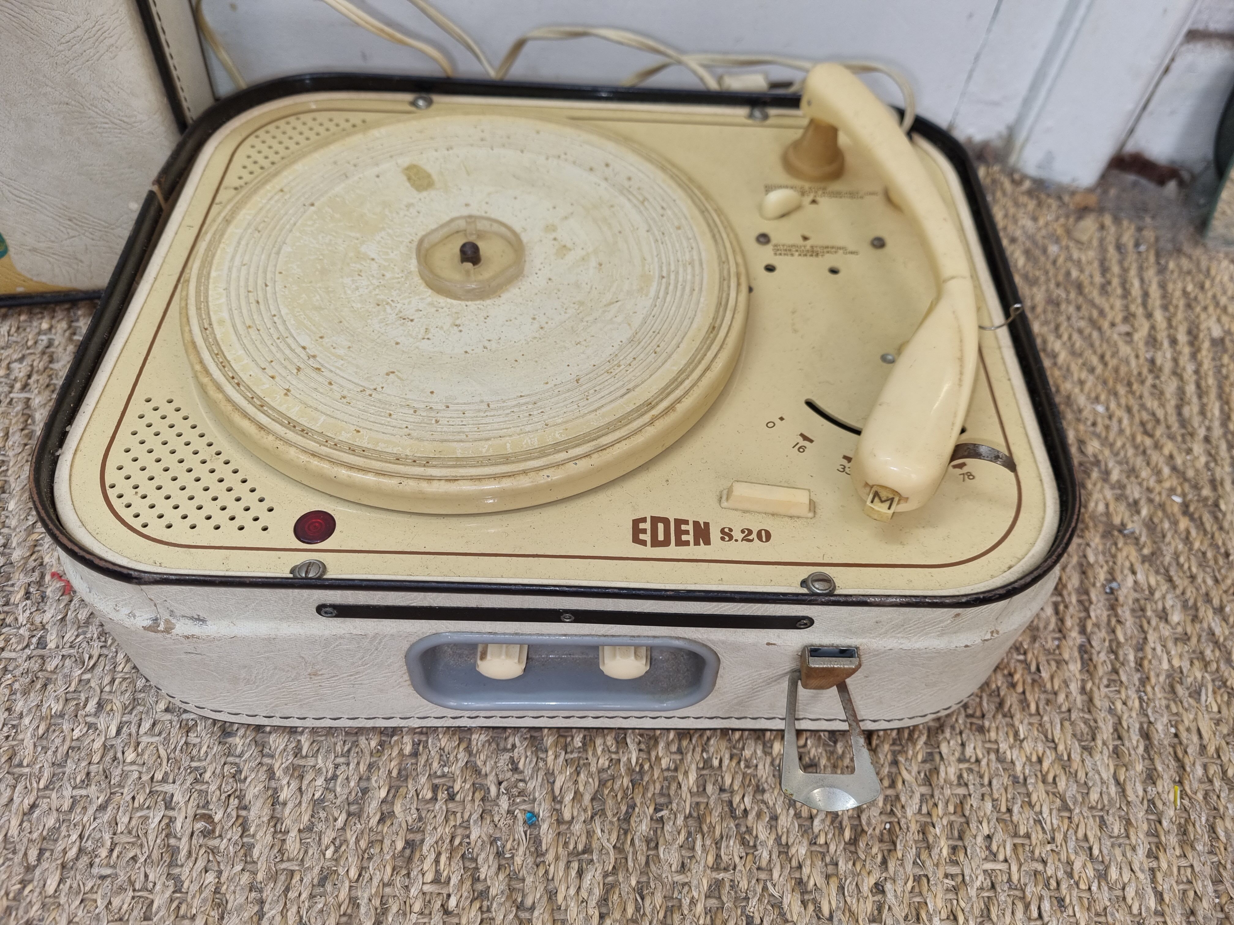 1950 Tepaz Eden record player