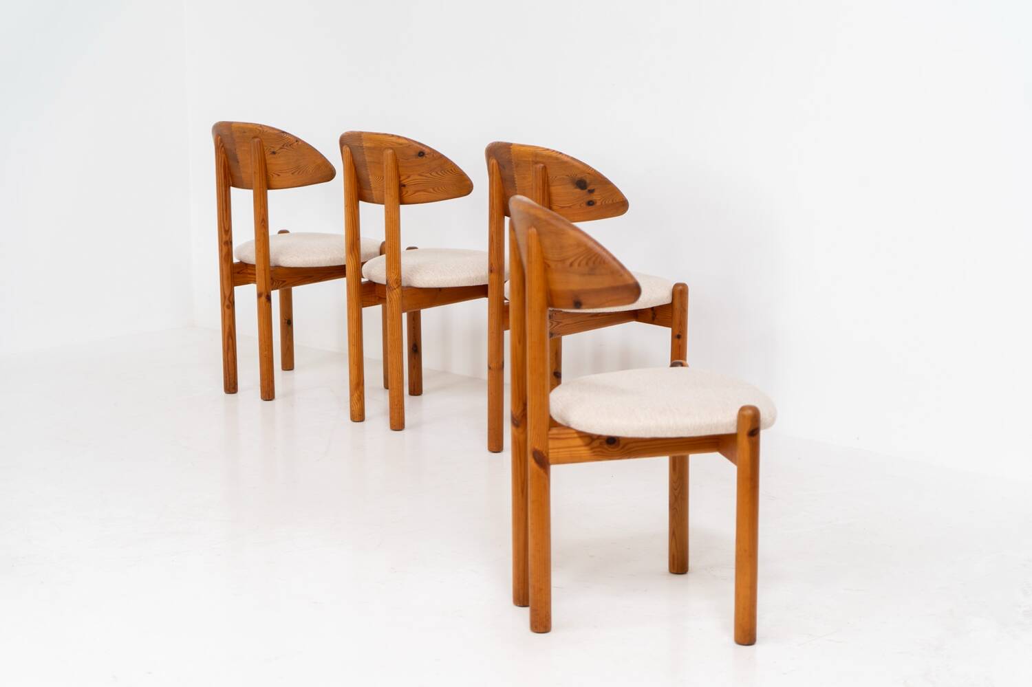 Ensemble de 4 chaises en pin par Vamdrup Stolefabrik (Danemark, années 1970).