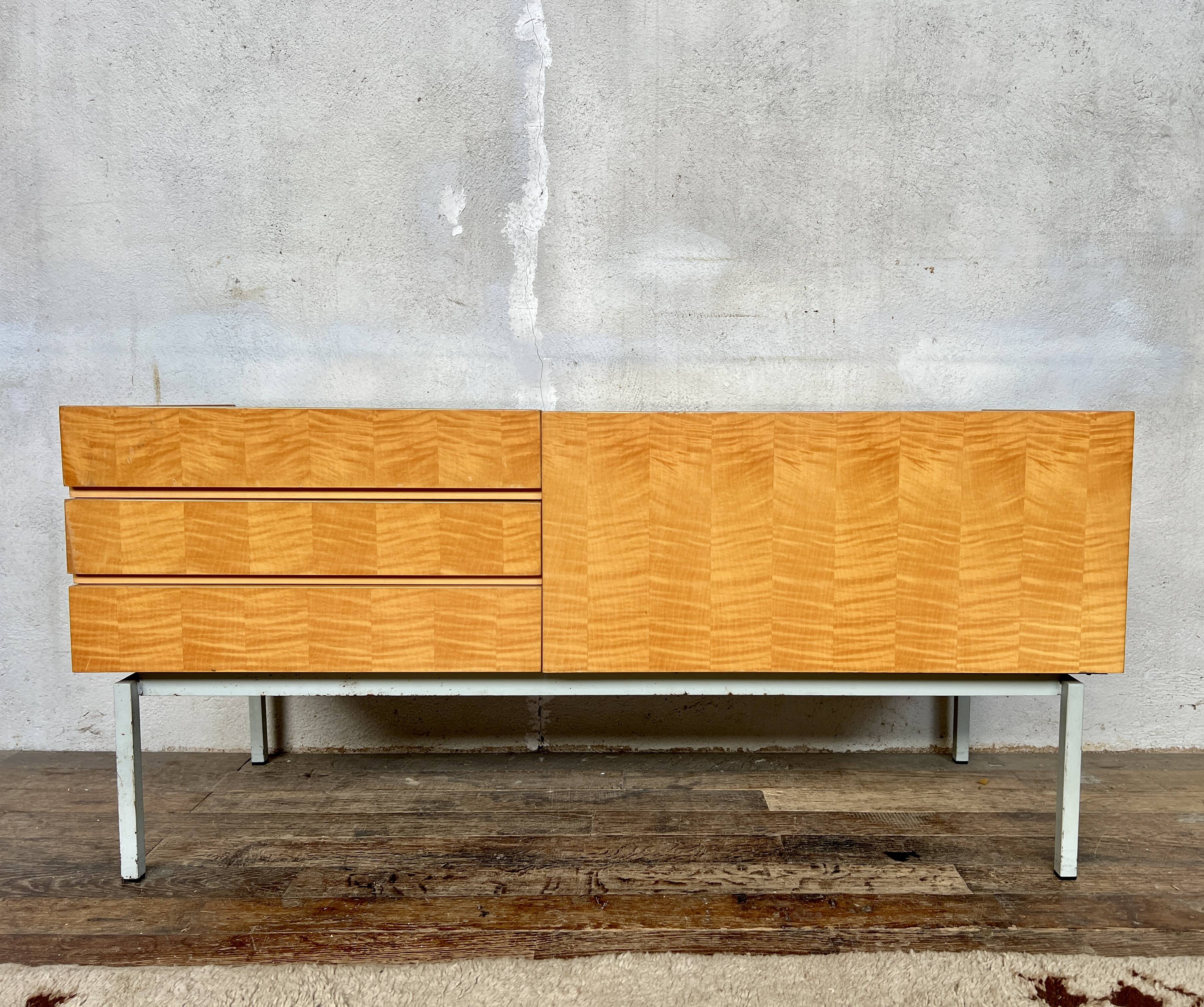 Enfilade scandinave en bois clair