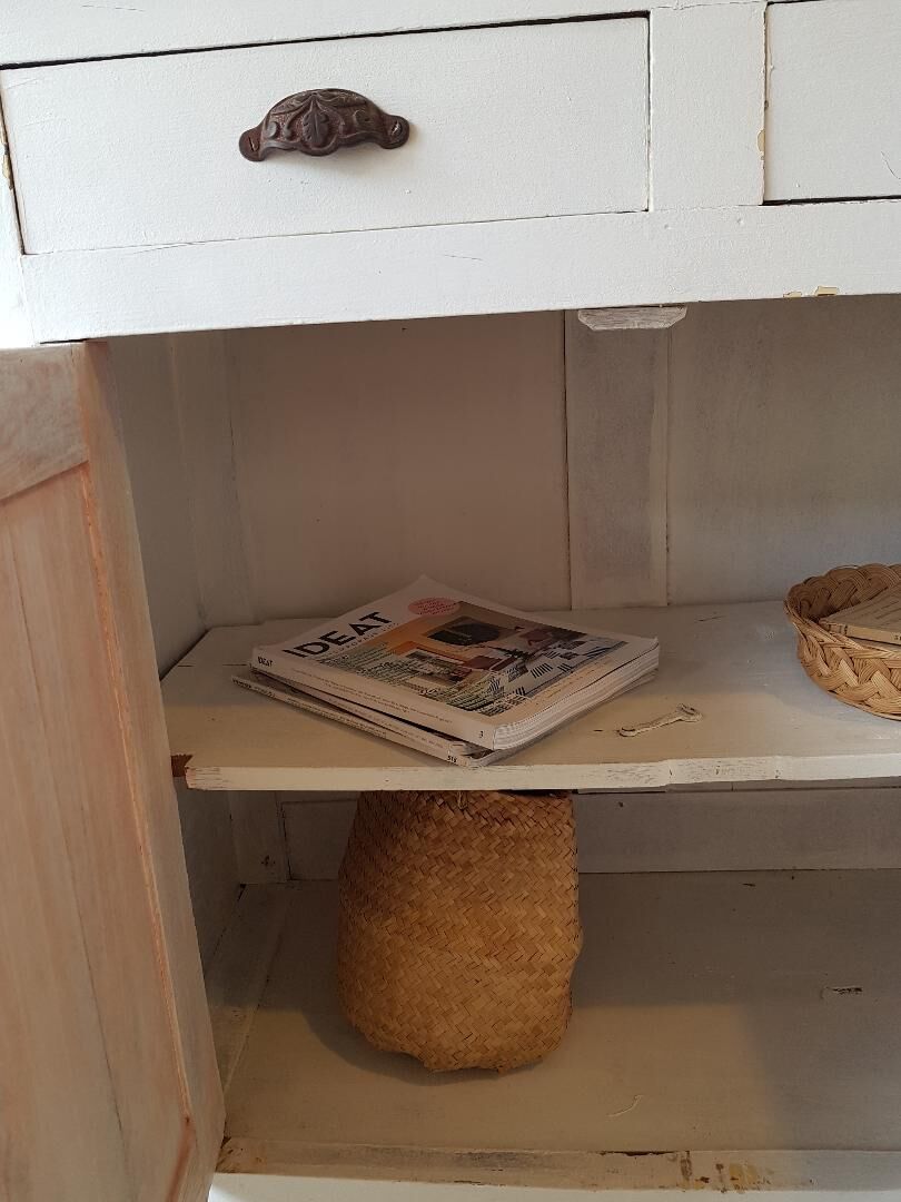 Former parisian buffet white