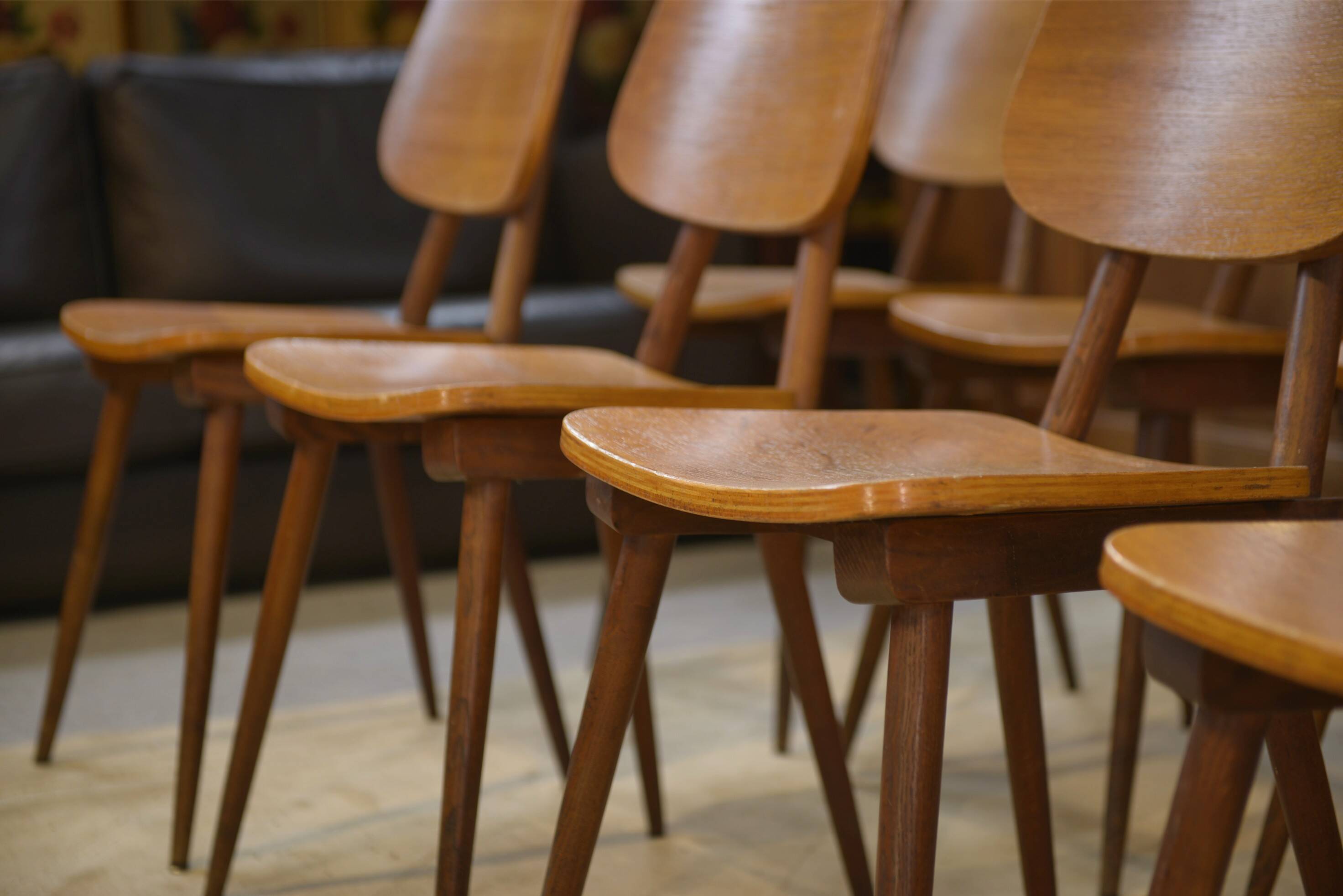 Set of 10 oak chairs from the 1960s.