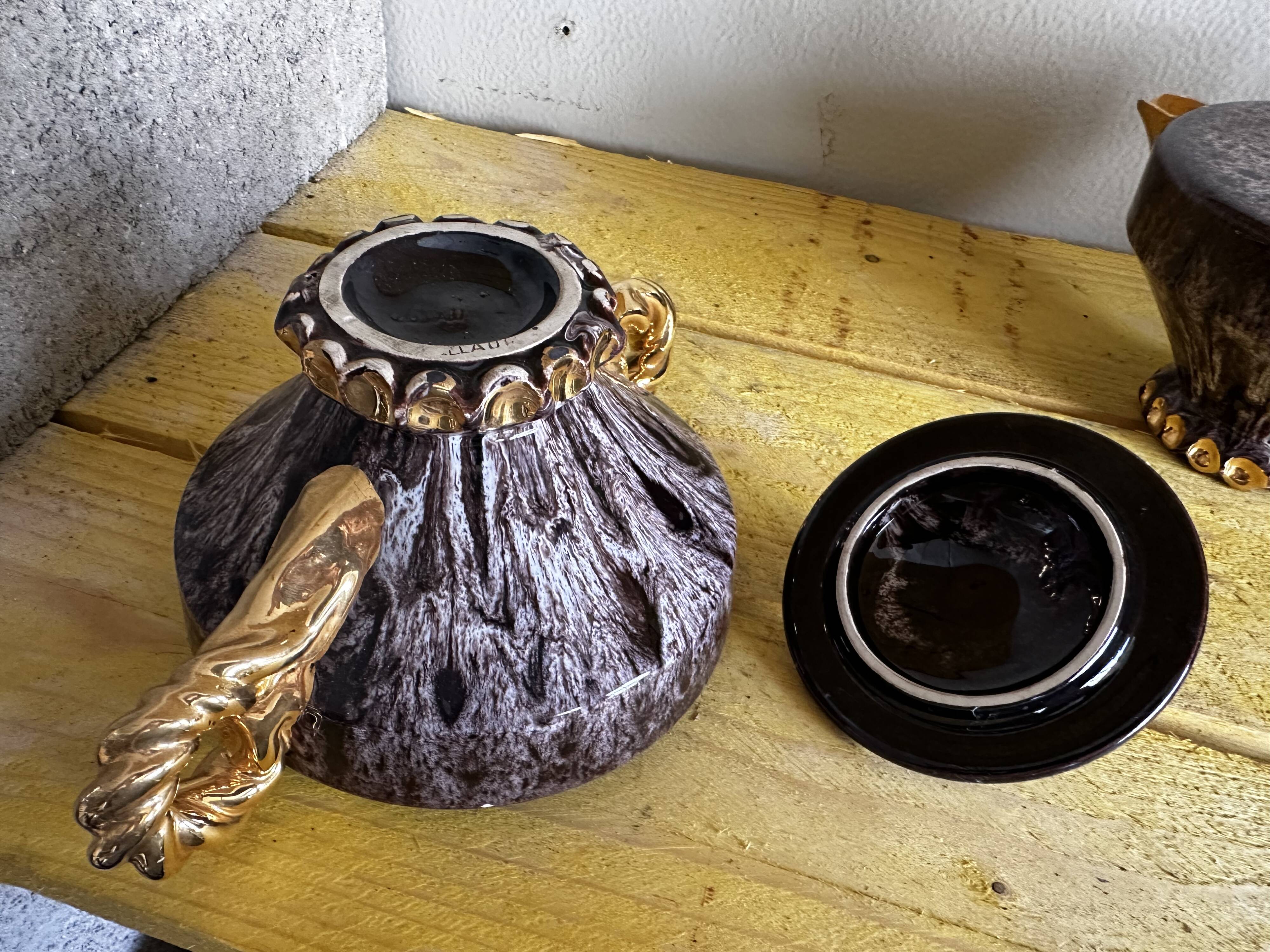 Vallauris ceramic sugar bowl, burgundy and gilded, by Marius Giuge