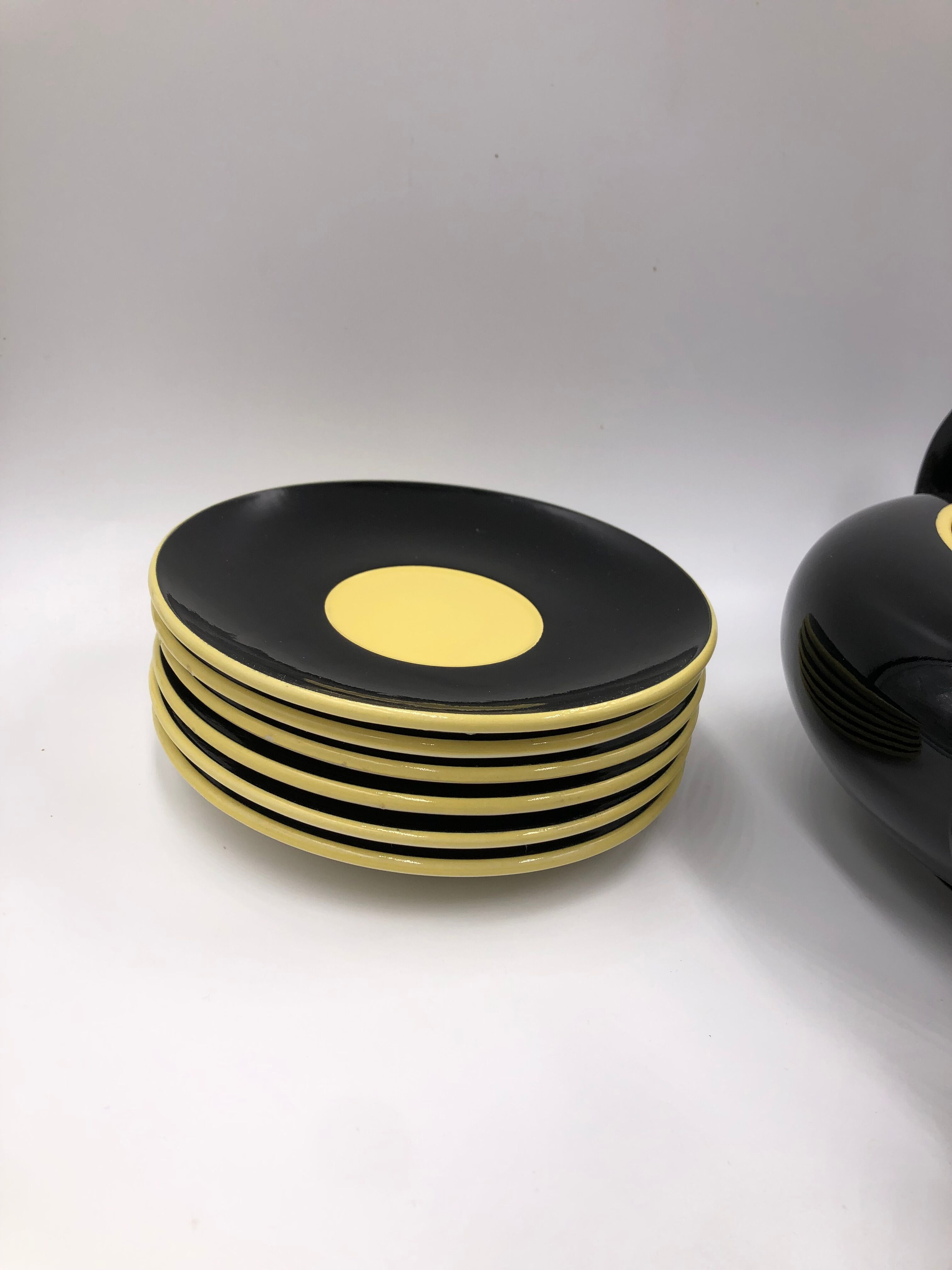 Villeroy tea or coffee service and yellow and black Orlean boch